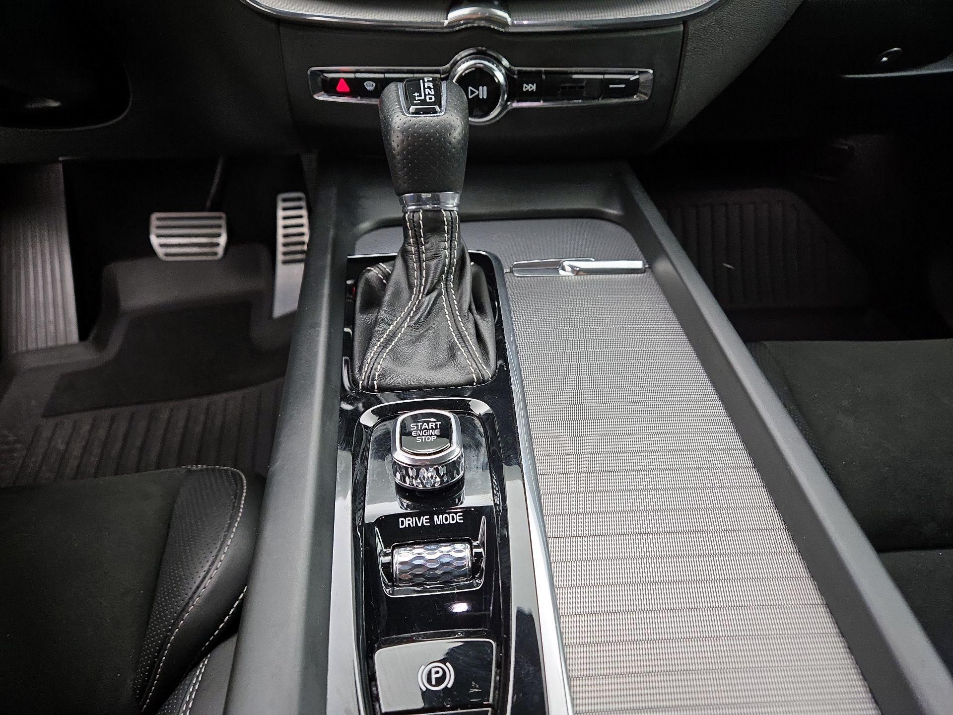 Thumbnail: 2019 Volvo XC60 - 18