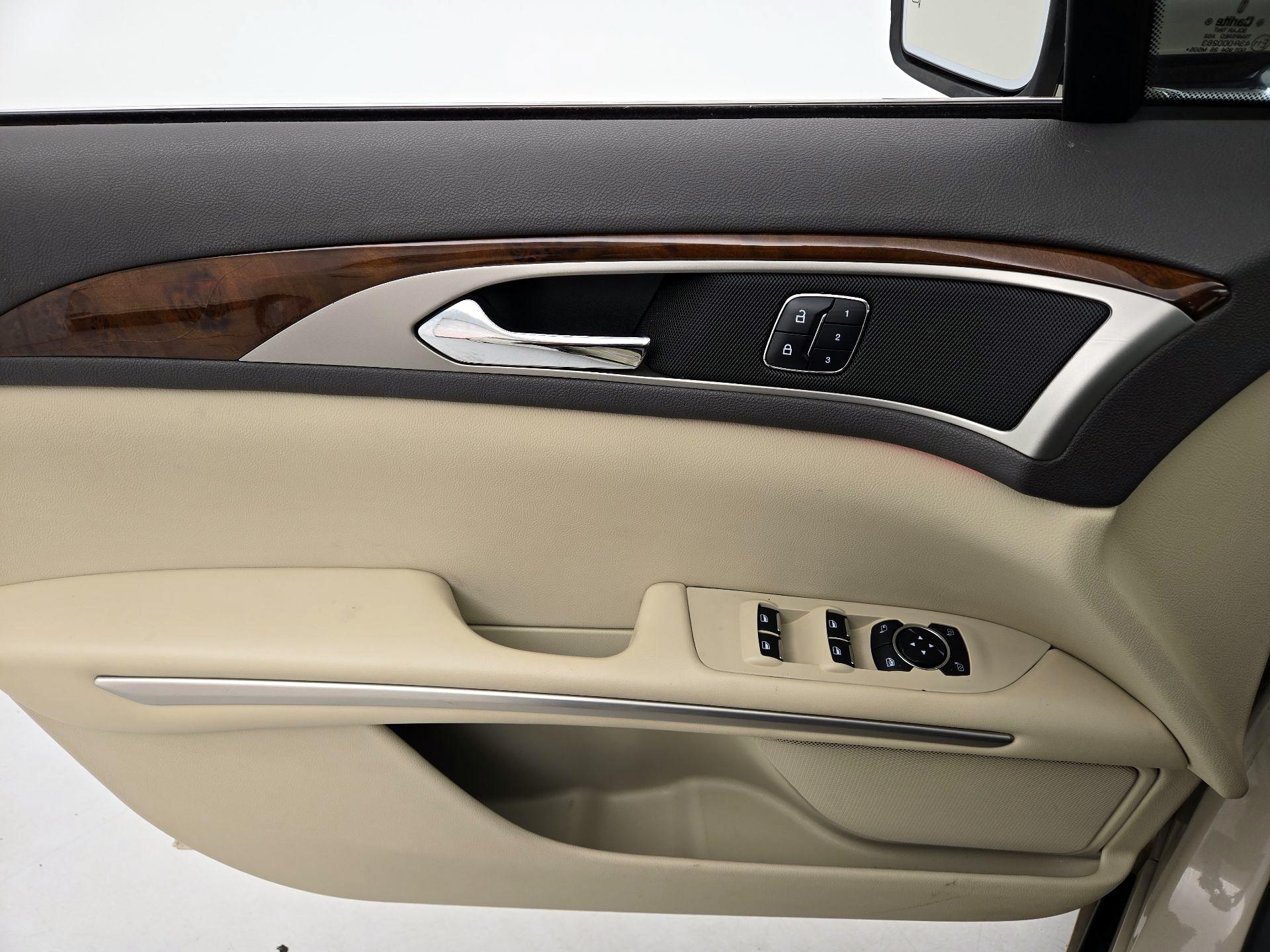 Thumbnail: 2015 Lincoln MKZ - 12