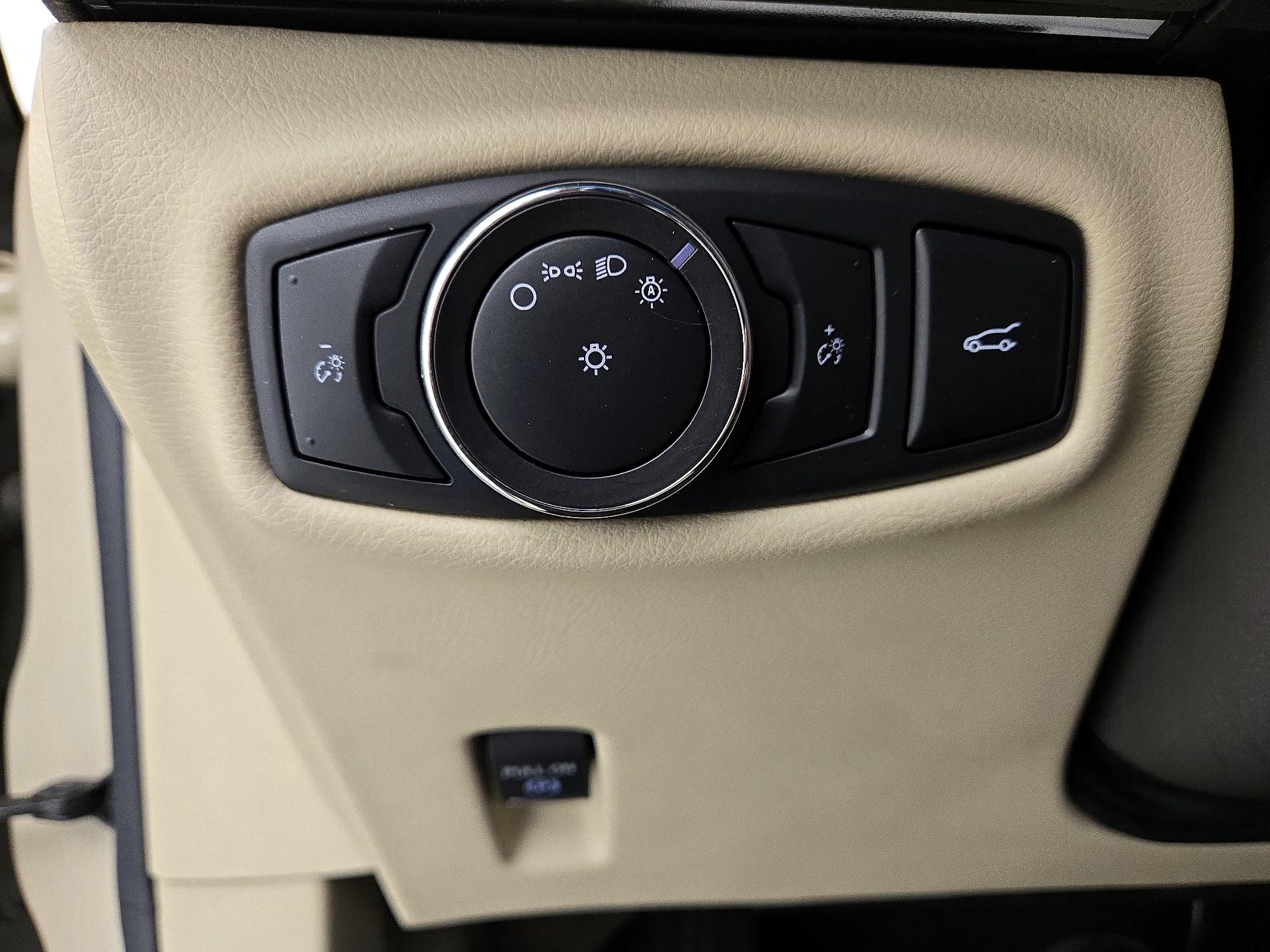 Thumbnail: 2015 Lincoln MKZ - 13