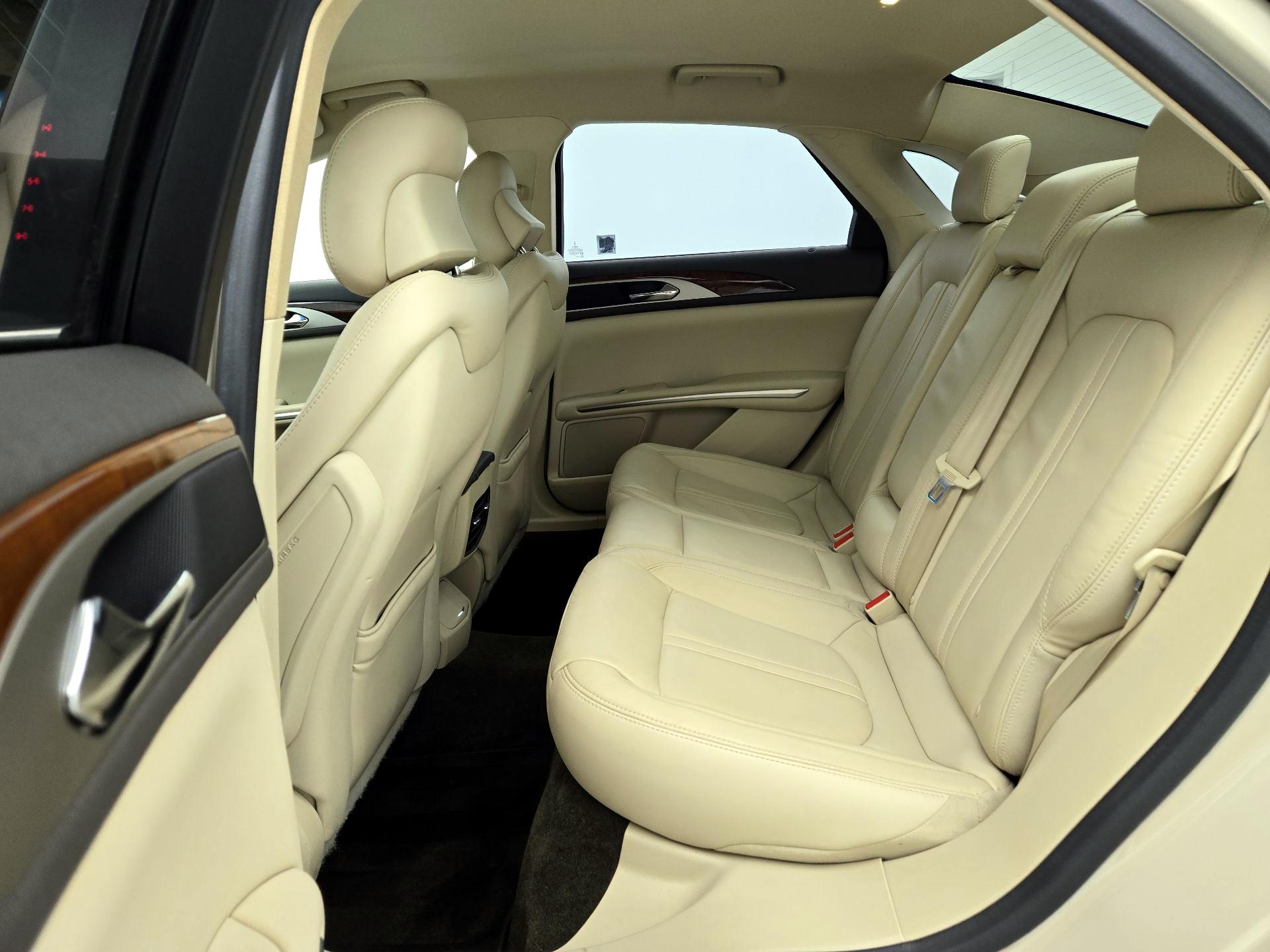 Thumbnail: 2015 Lincoln MKZ - 19