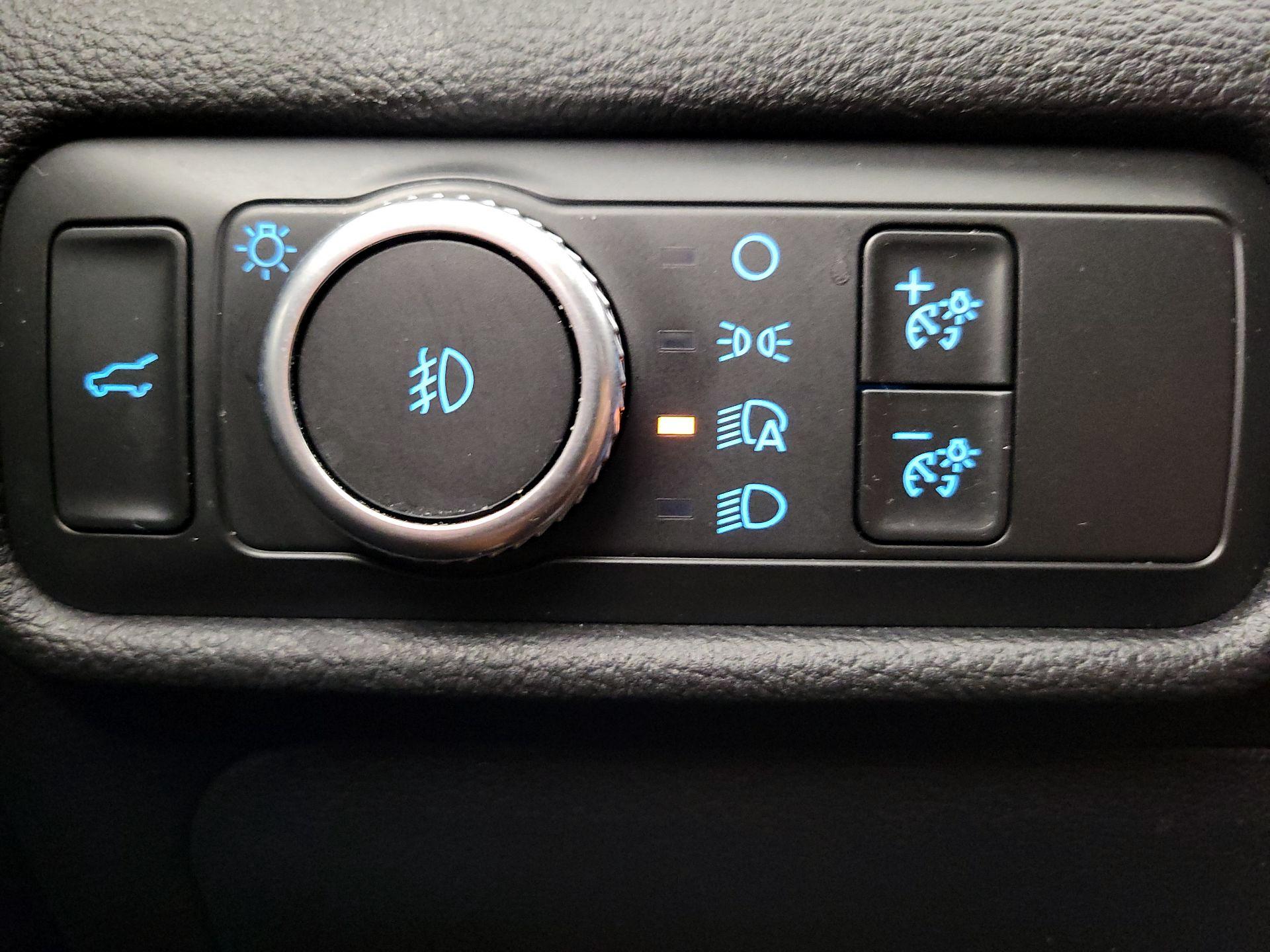 Thumbnail: 2020 Ford Explorer - 13