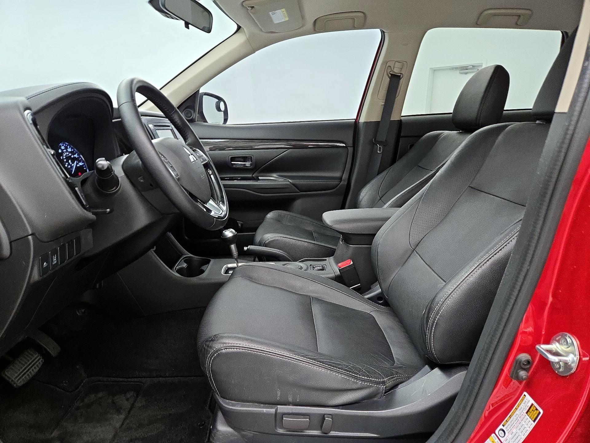 Thumbnail: 2016 Mitsubishi Outlander - 11