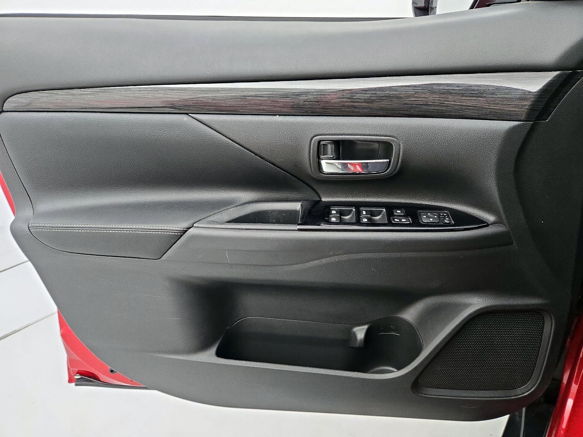 Thumbnail: 2016 Mitsubishi Outlander - 12