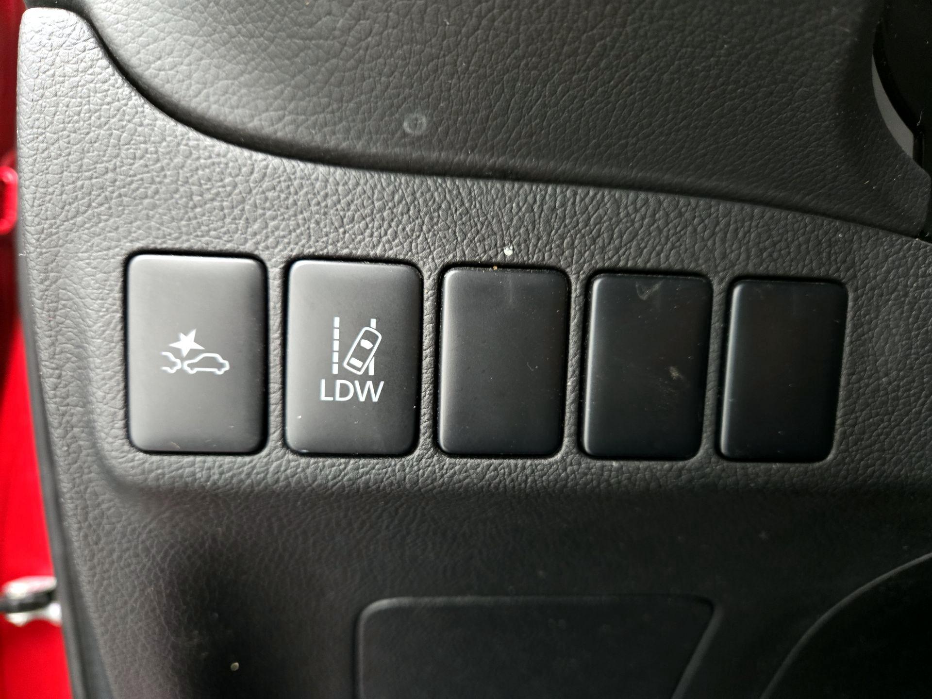 Thumbnail: 2016 Mitsubishi Outlander - 13