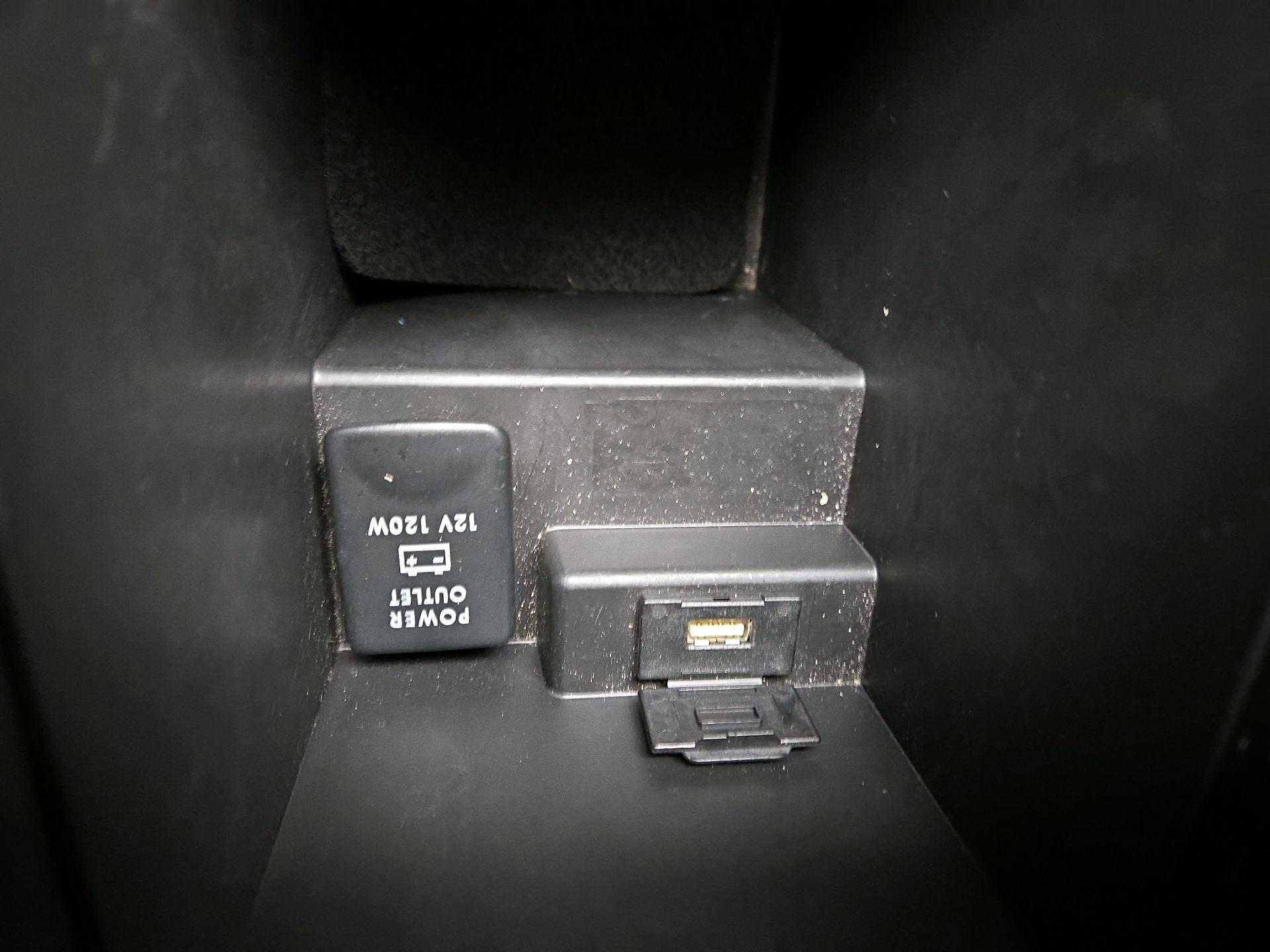 Thumbnail: 2016 Mitsubishi Outlander - 18