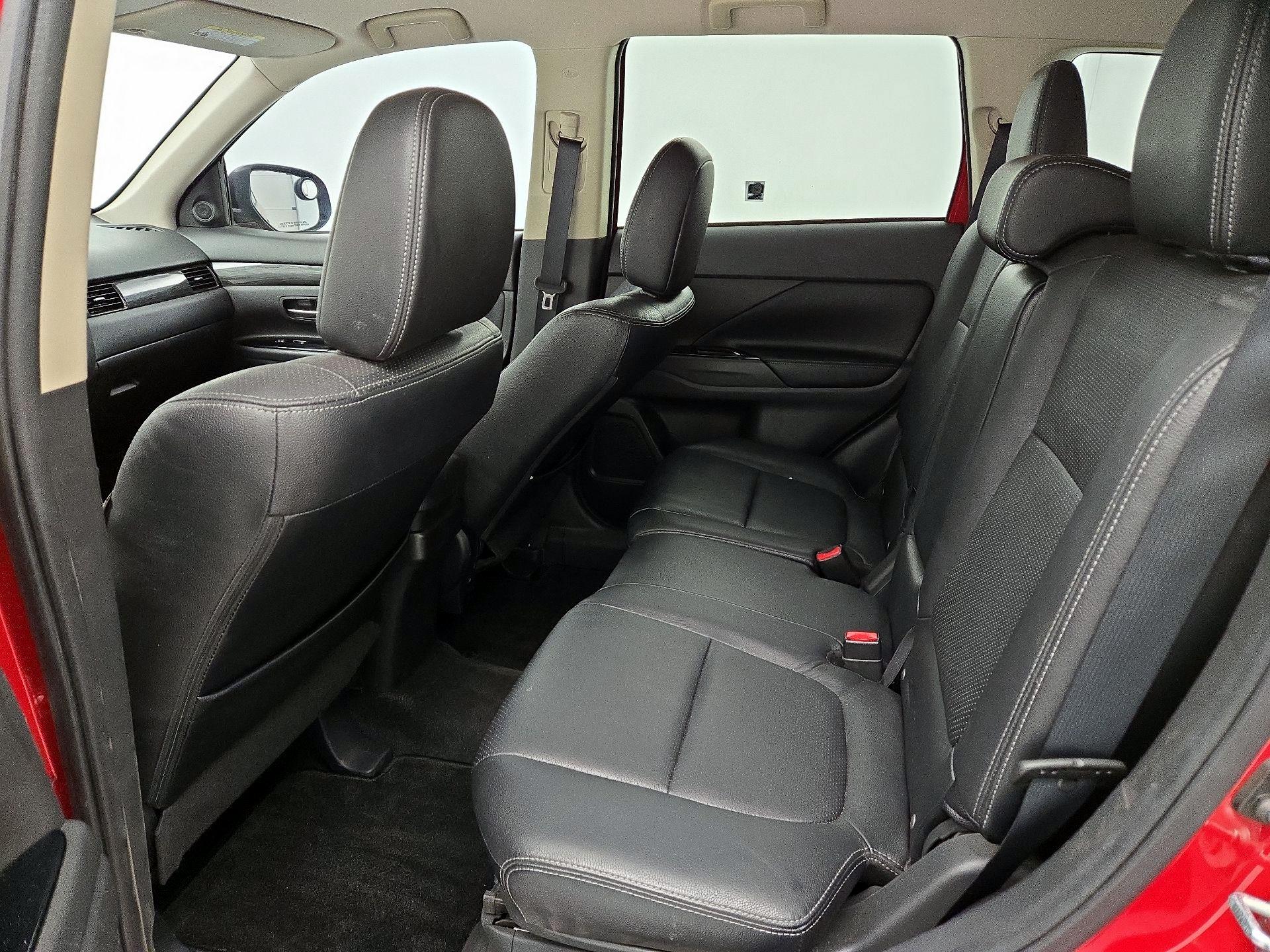 Thumbnail: 2016 Mitsubishi Outlander - 19