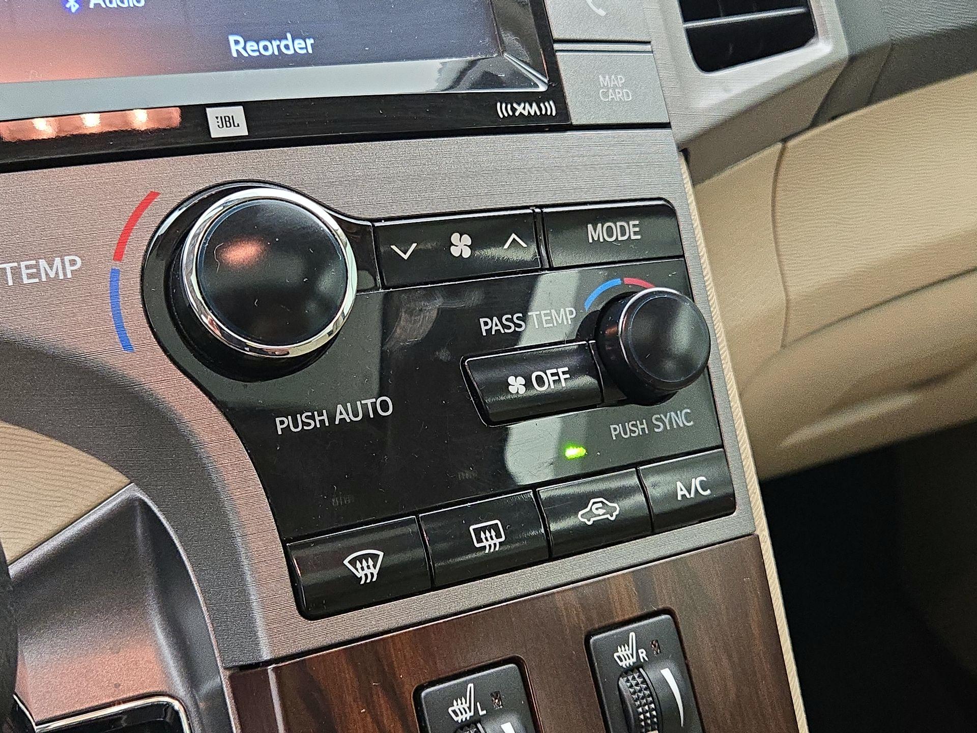 Thumbnail: 2015 Toyota Venza - 17