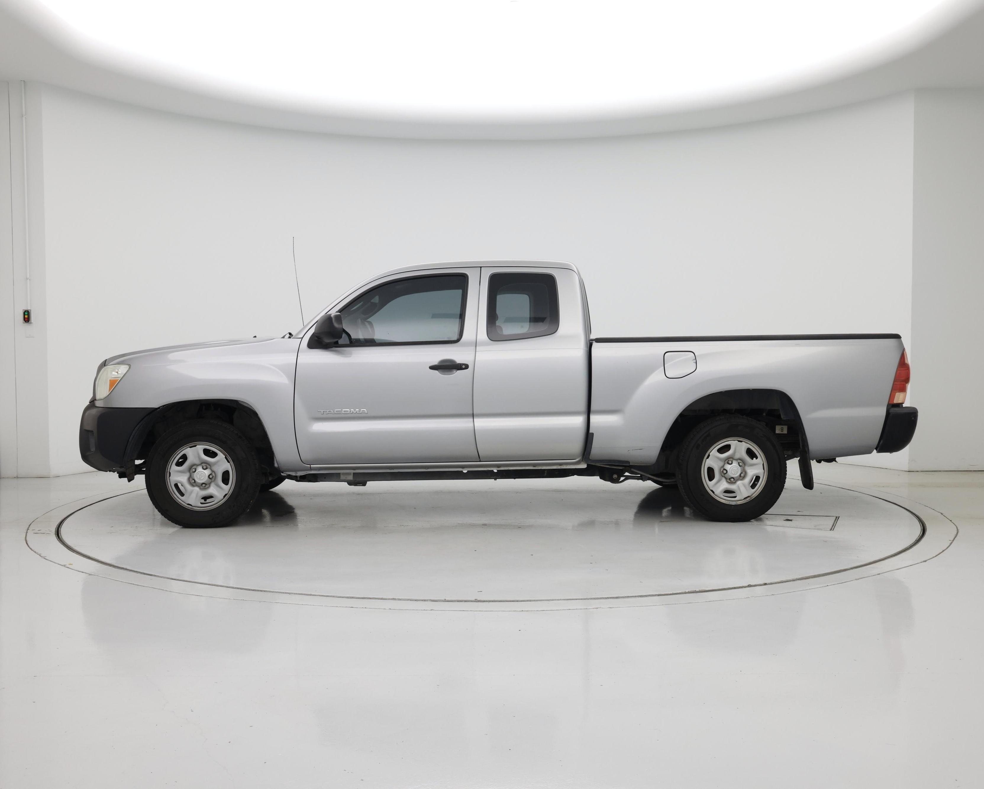 Thumbnail: 2015 Toyota Tacoma - 3