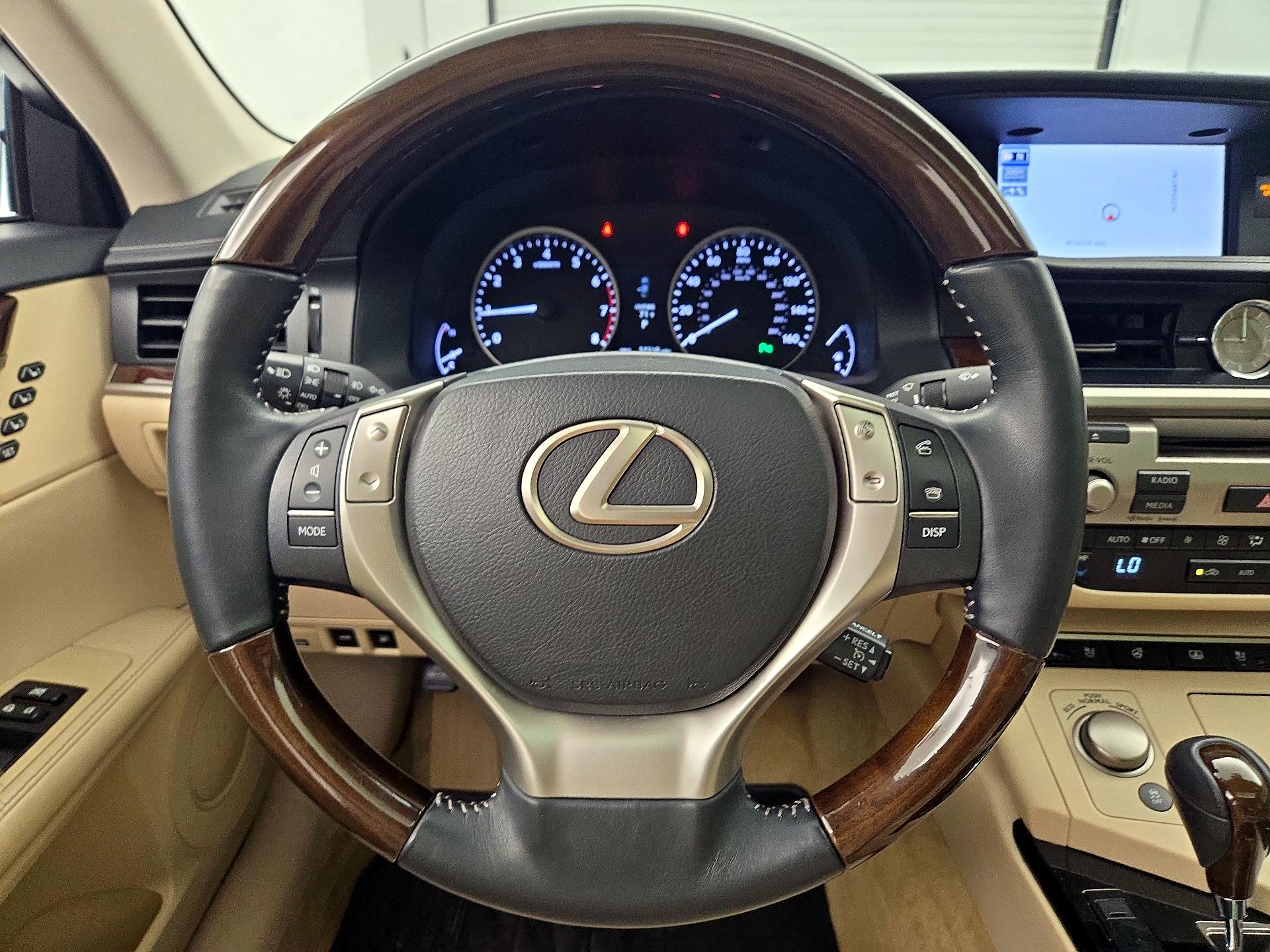 Thumbnail: 2014 Lexus ES - 10