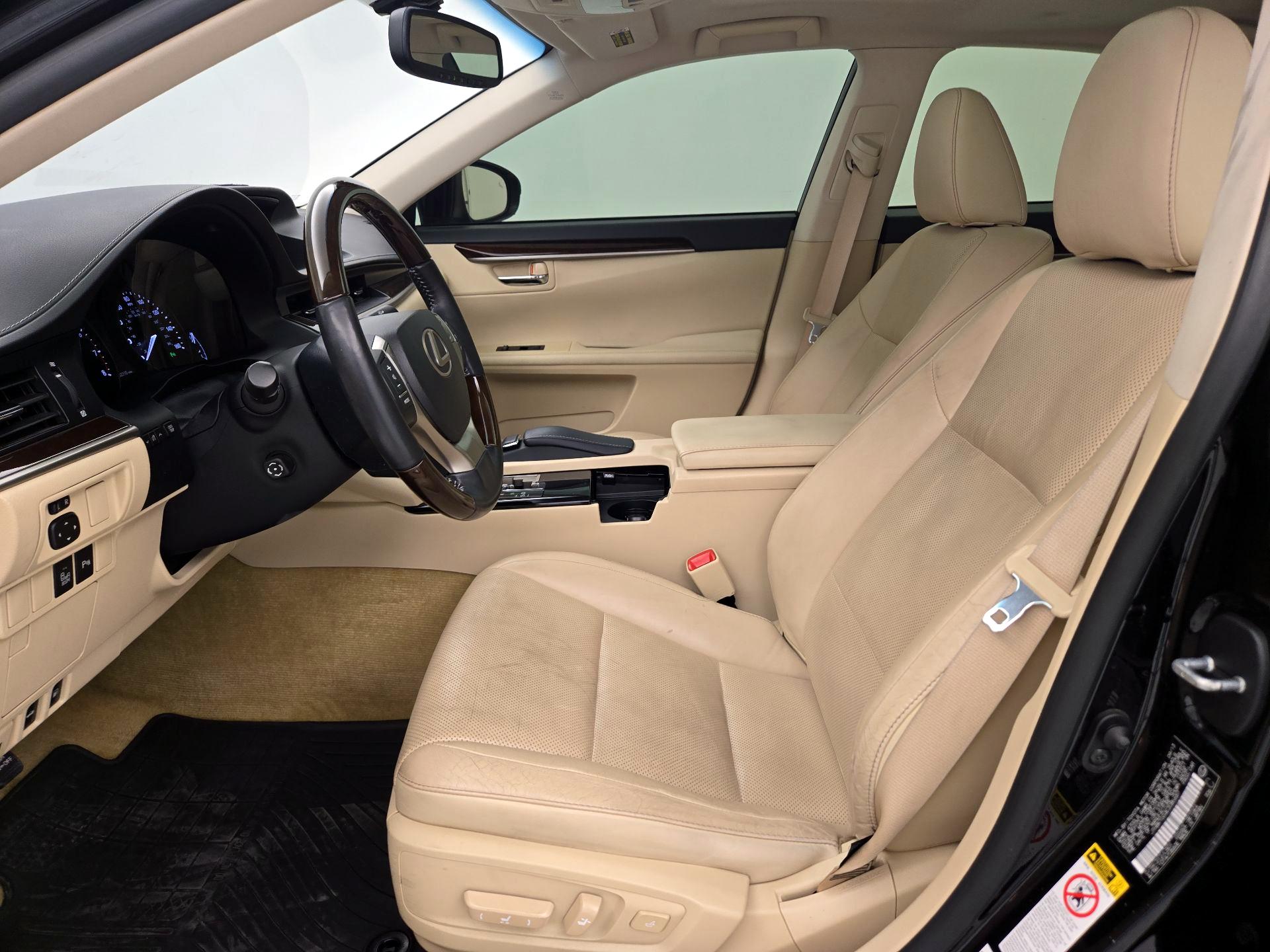 Thumbnail: 2014 Lexus ES - 11