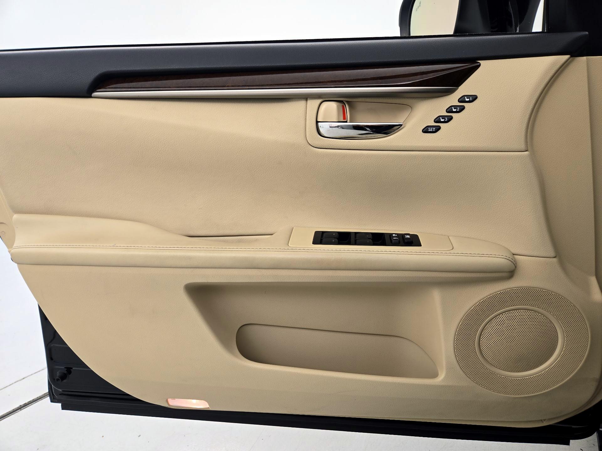 Thumbnail: 2014 Lexus ES - 12