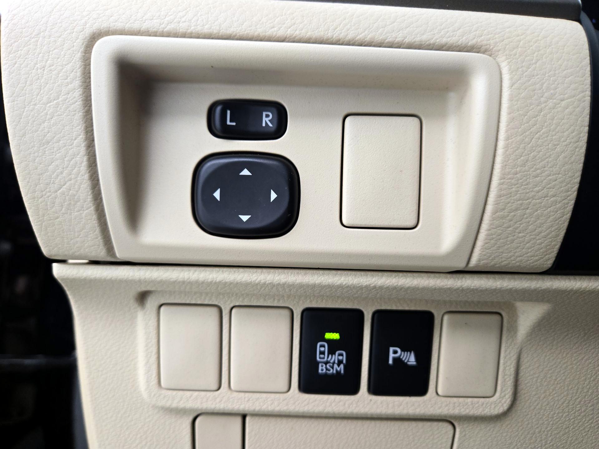 Thumbnail: 2014 Lexus ES - 13