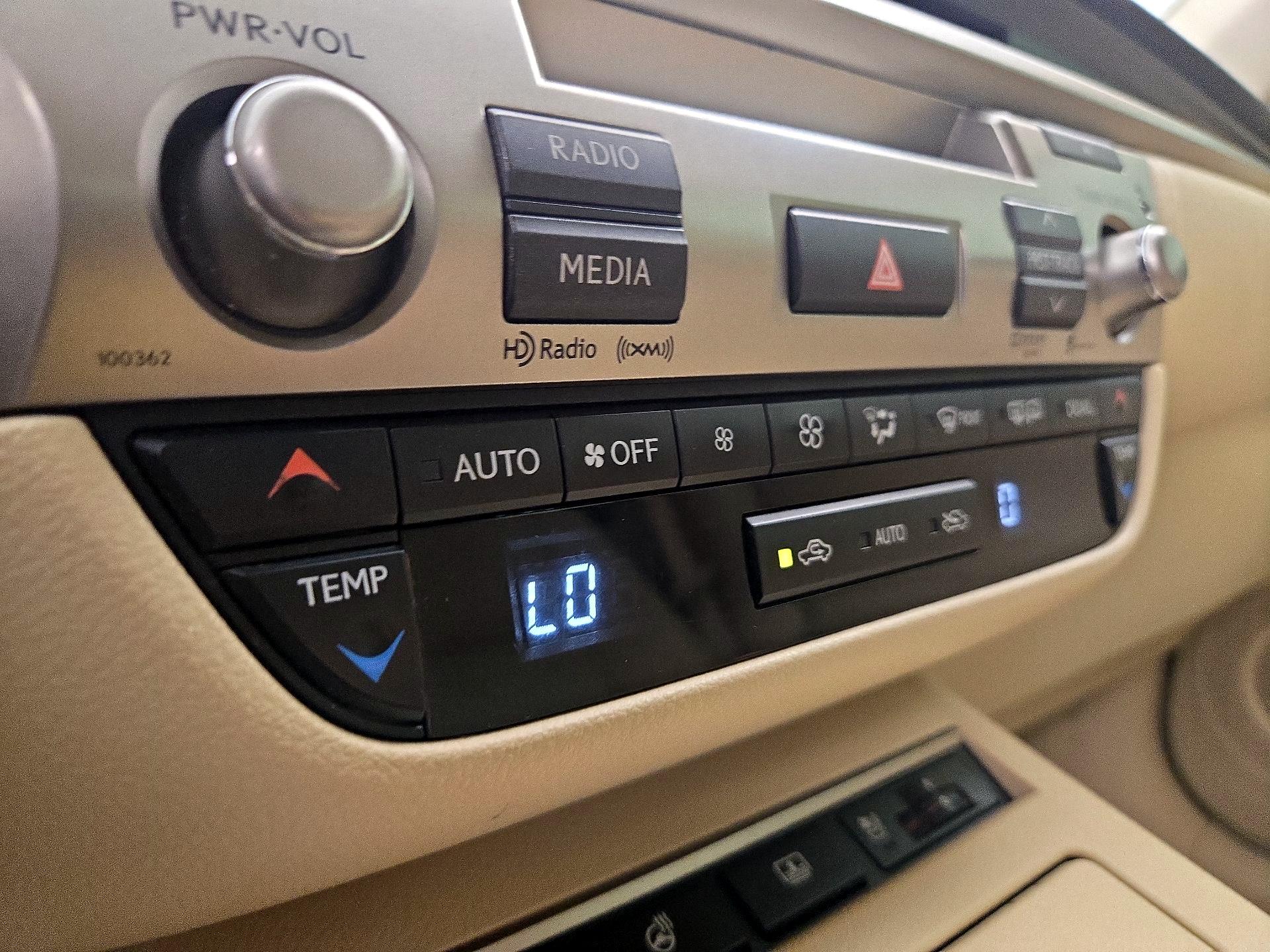 Thumbnail: 2014 Lexus ES - 17