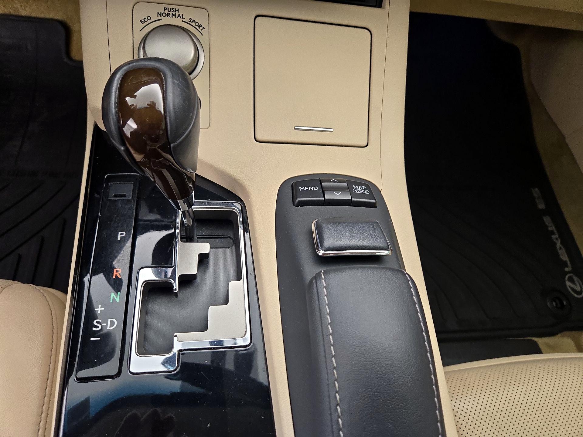 Thumbnail: 2014 Lexus ES - 18