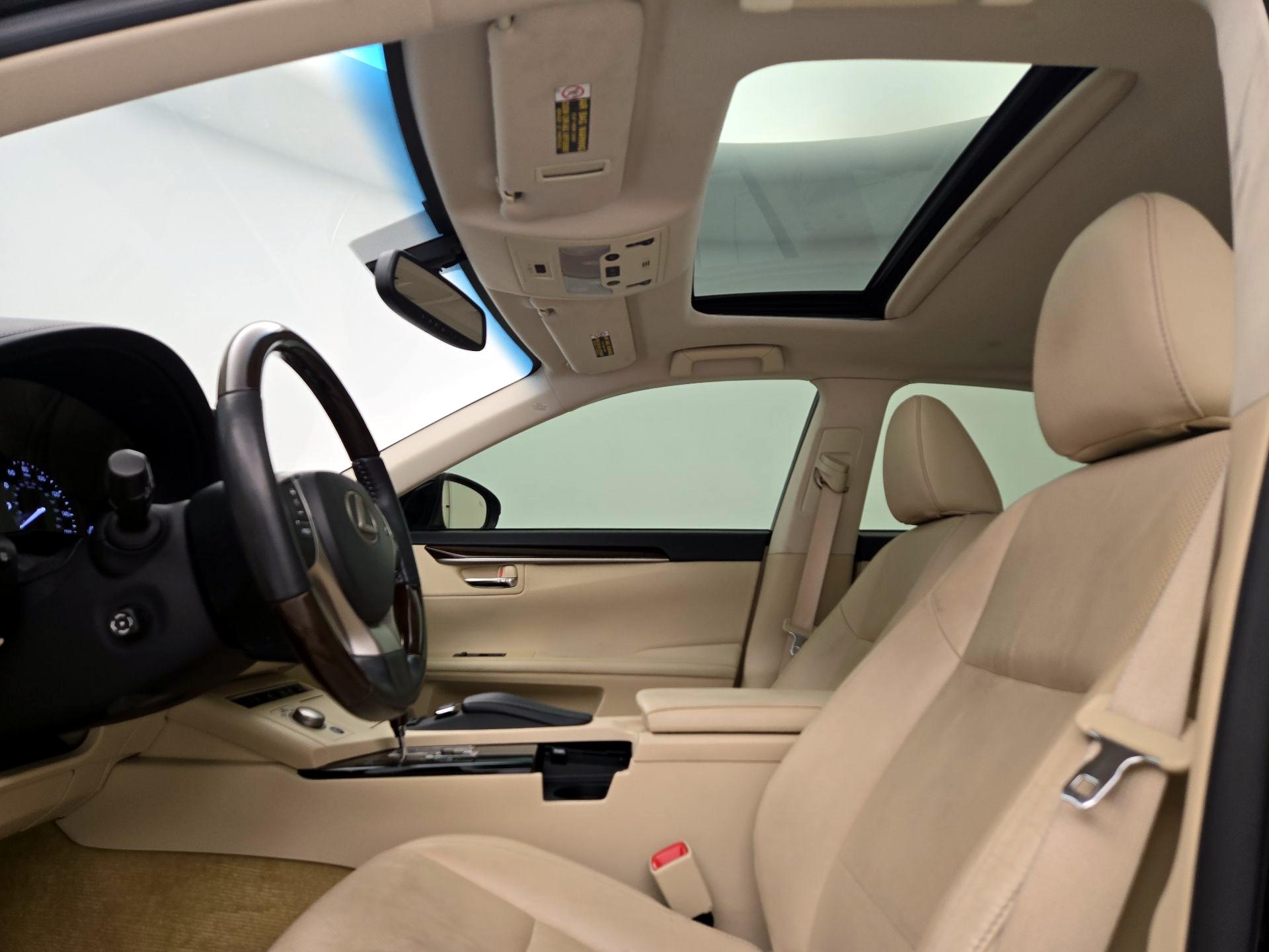 Thumbnail: 2014 Lexus ES - 20