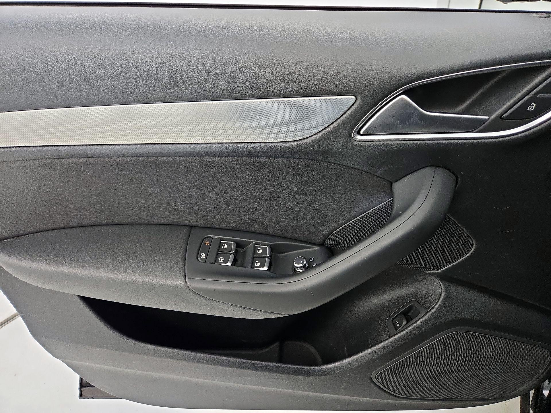 Thumbnail: 2018 Audi Q3 - 12