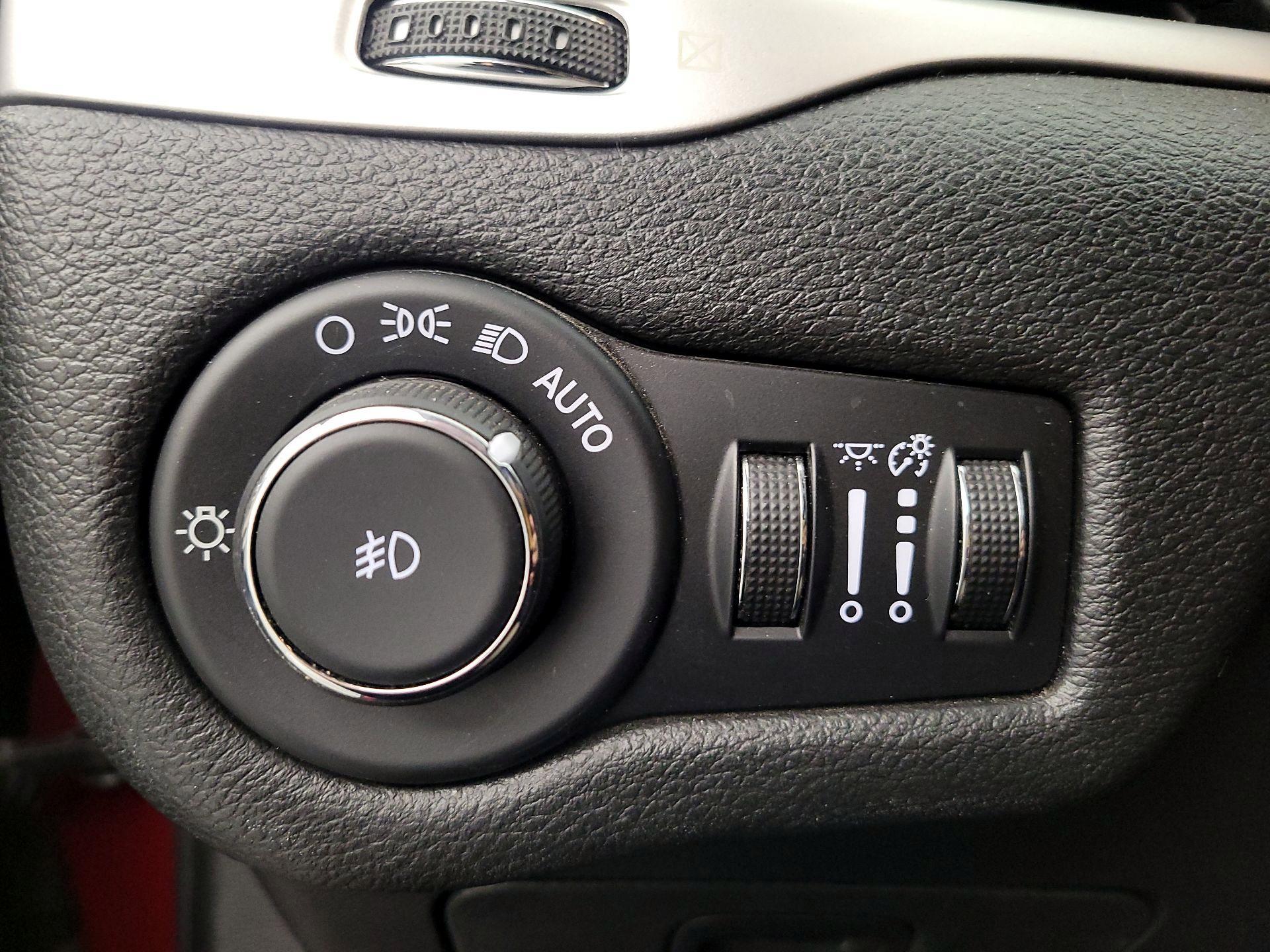 Thumbnail: 2015 Jeep Cherokee - 13