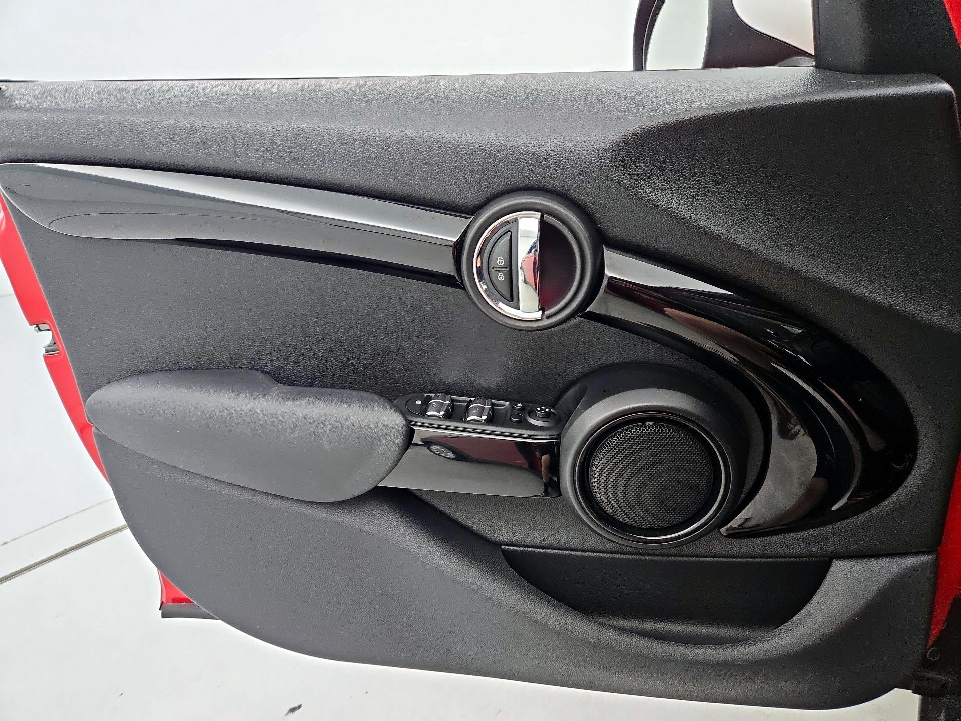 Thumbnail: 2017 MINI Cooper Hardtop - 12