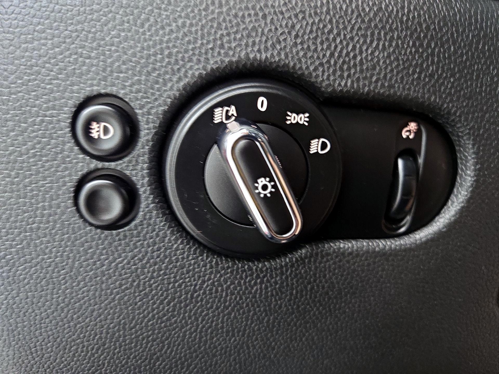 Thumbnail: 2017 MINI Cooper Hardtop - 13