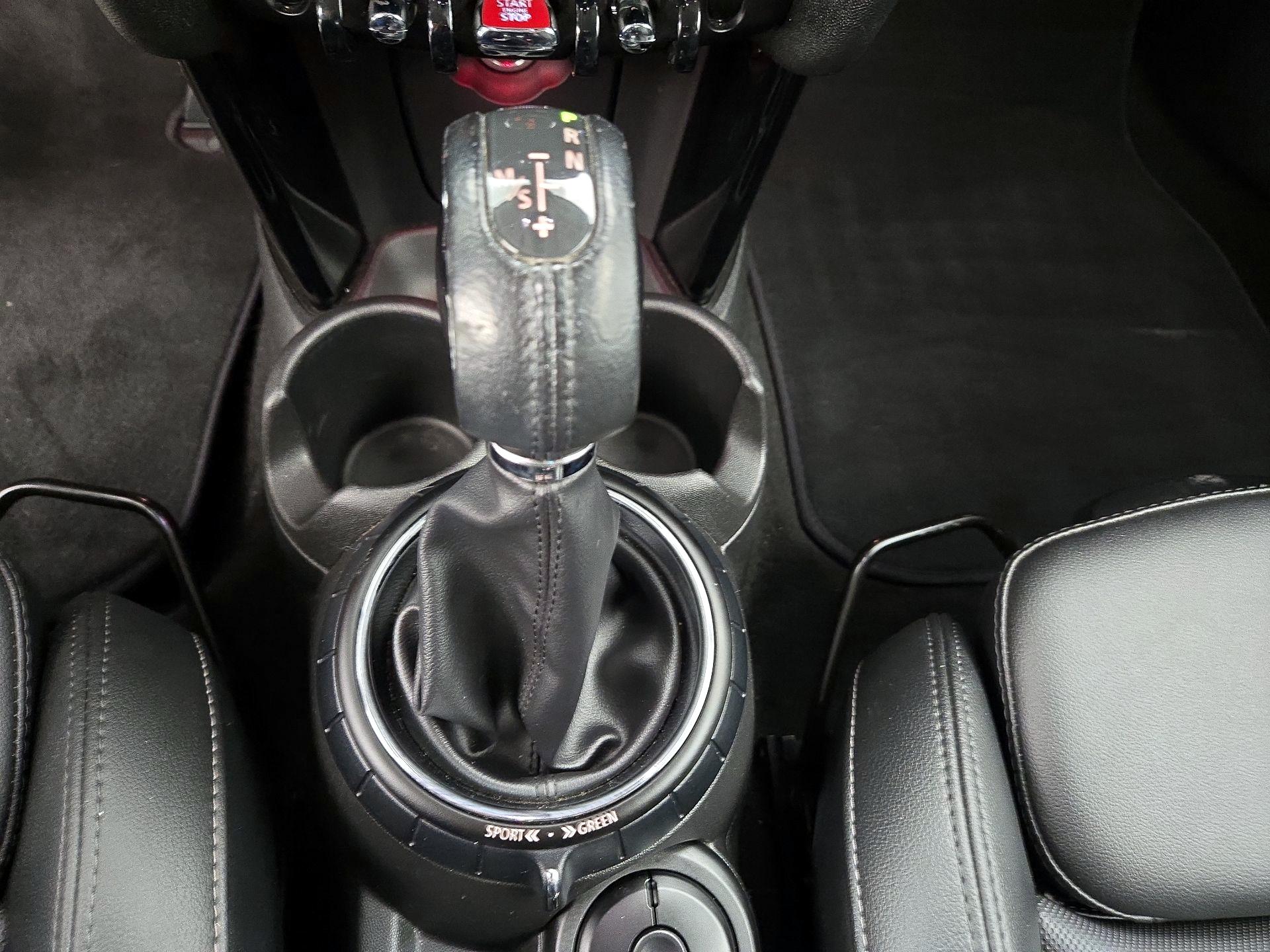 Thumbnail: 2017 MINI Cooper Hardtop - 16