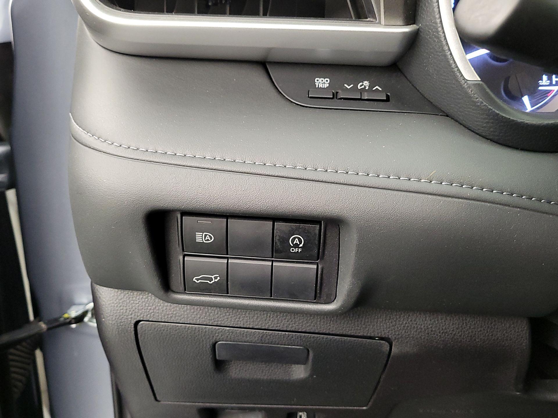 Thumbnail: 2023 Toyota Highlander - 13