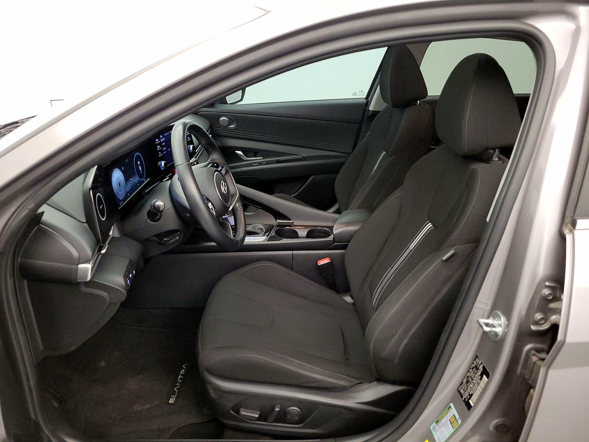 Thumbnail: 2022 Hyundai Elantra - 11