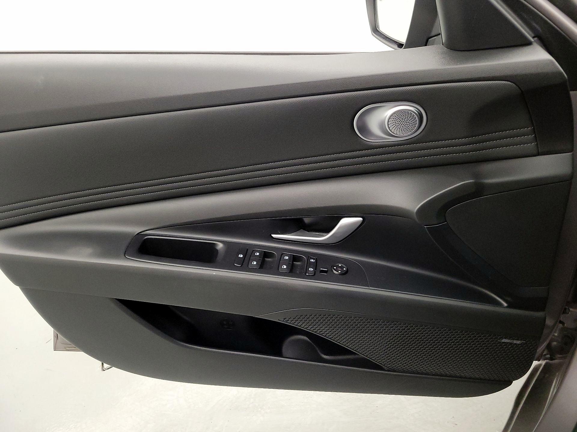 Thumbnail: 2022 Hyundai Elantra - 12