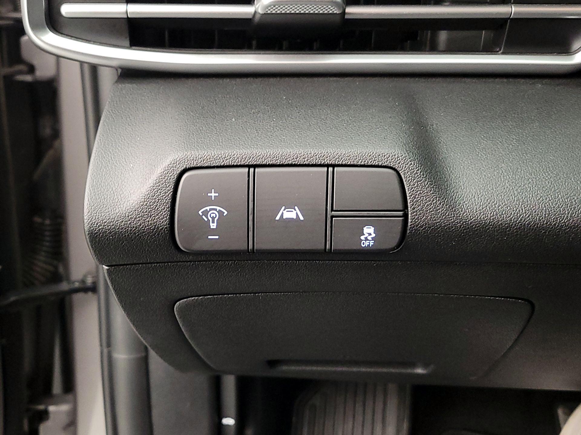 Thumbnail: 2022 Hyundai Elantra - 13