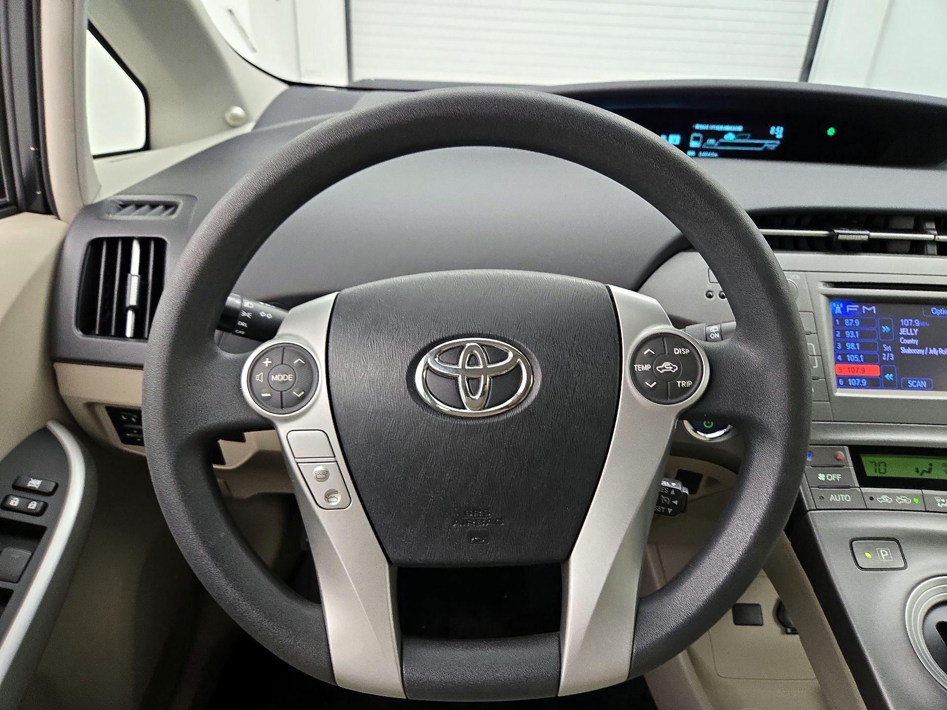 Thumbnail: 2014 Toyota Prius - 10