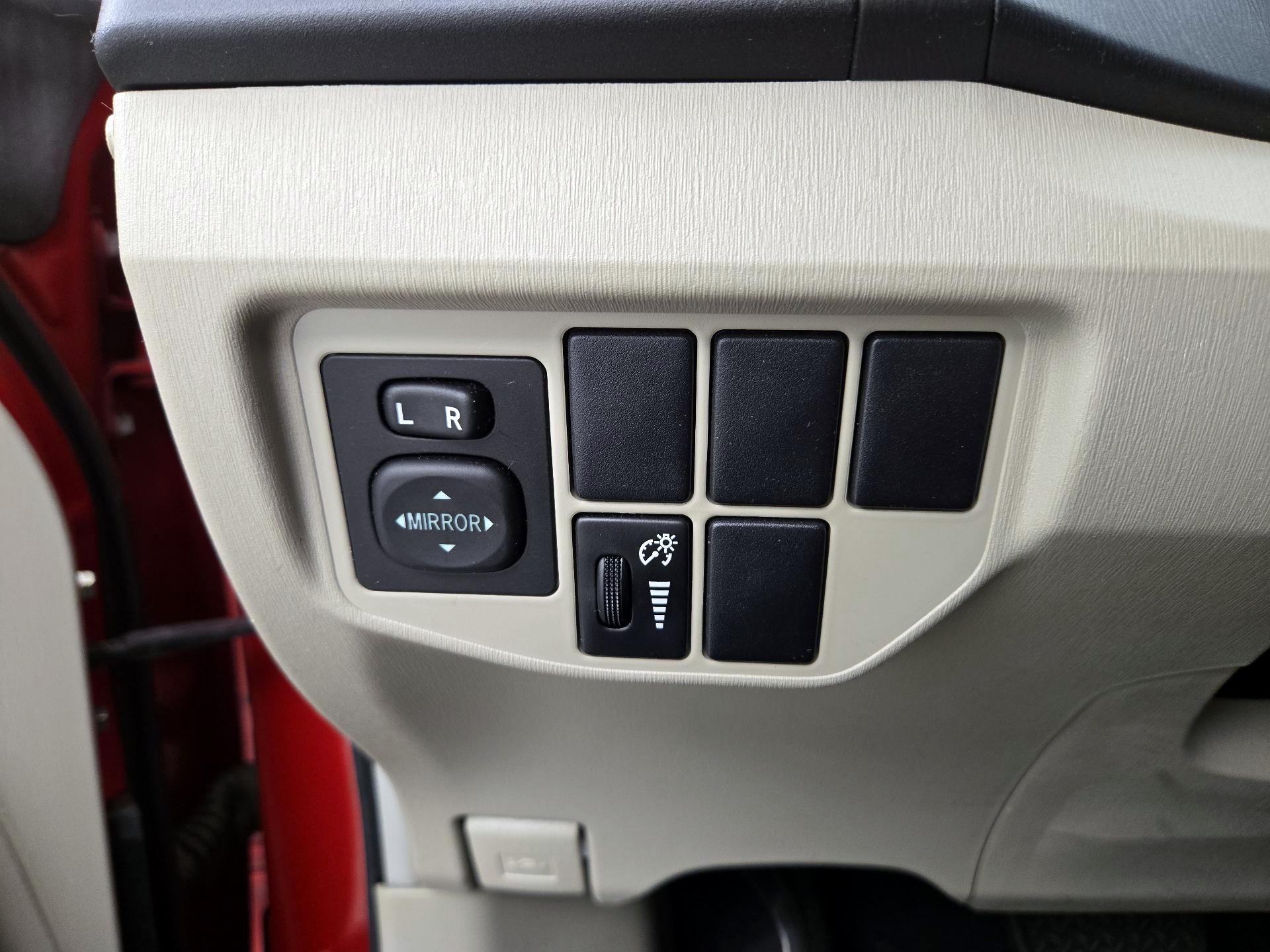 Thumbnail: 2014 Toyota Prius - 13