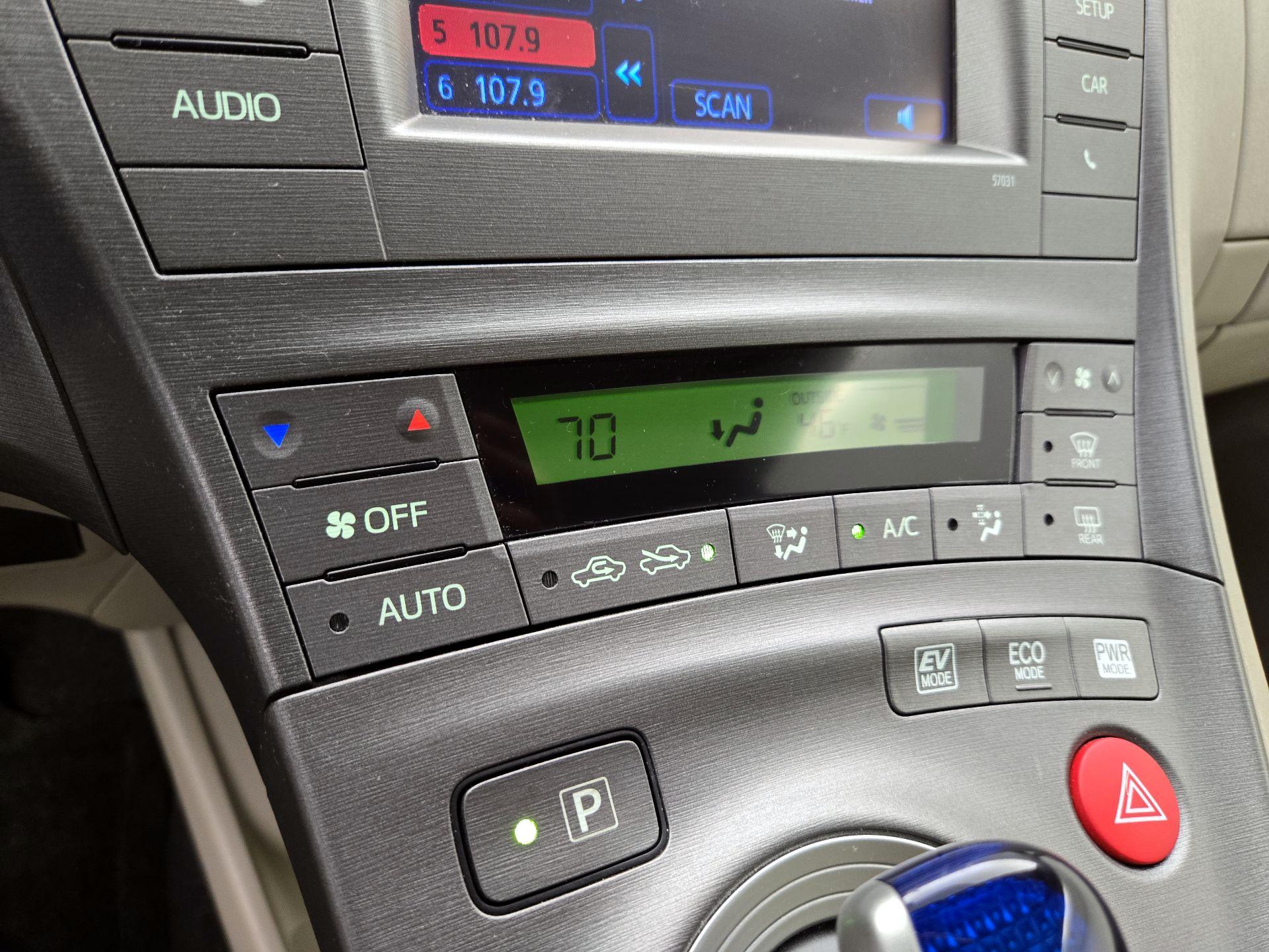 Thumbnail: 2014 Toyota Prius - 16