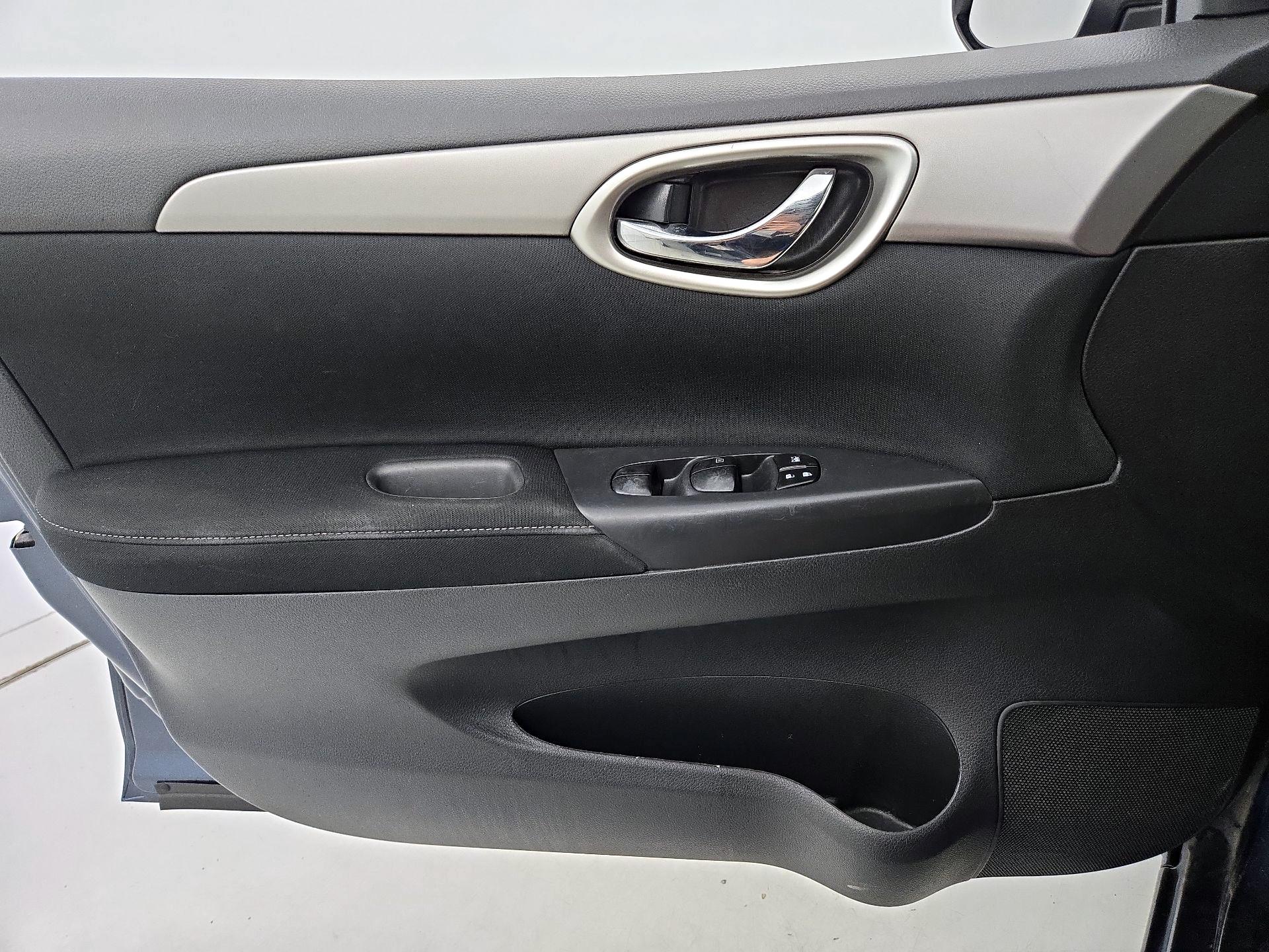 Thumbnail: 2015 Nissan Sentra - 12