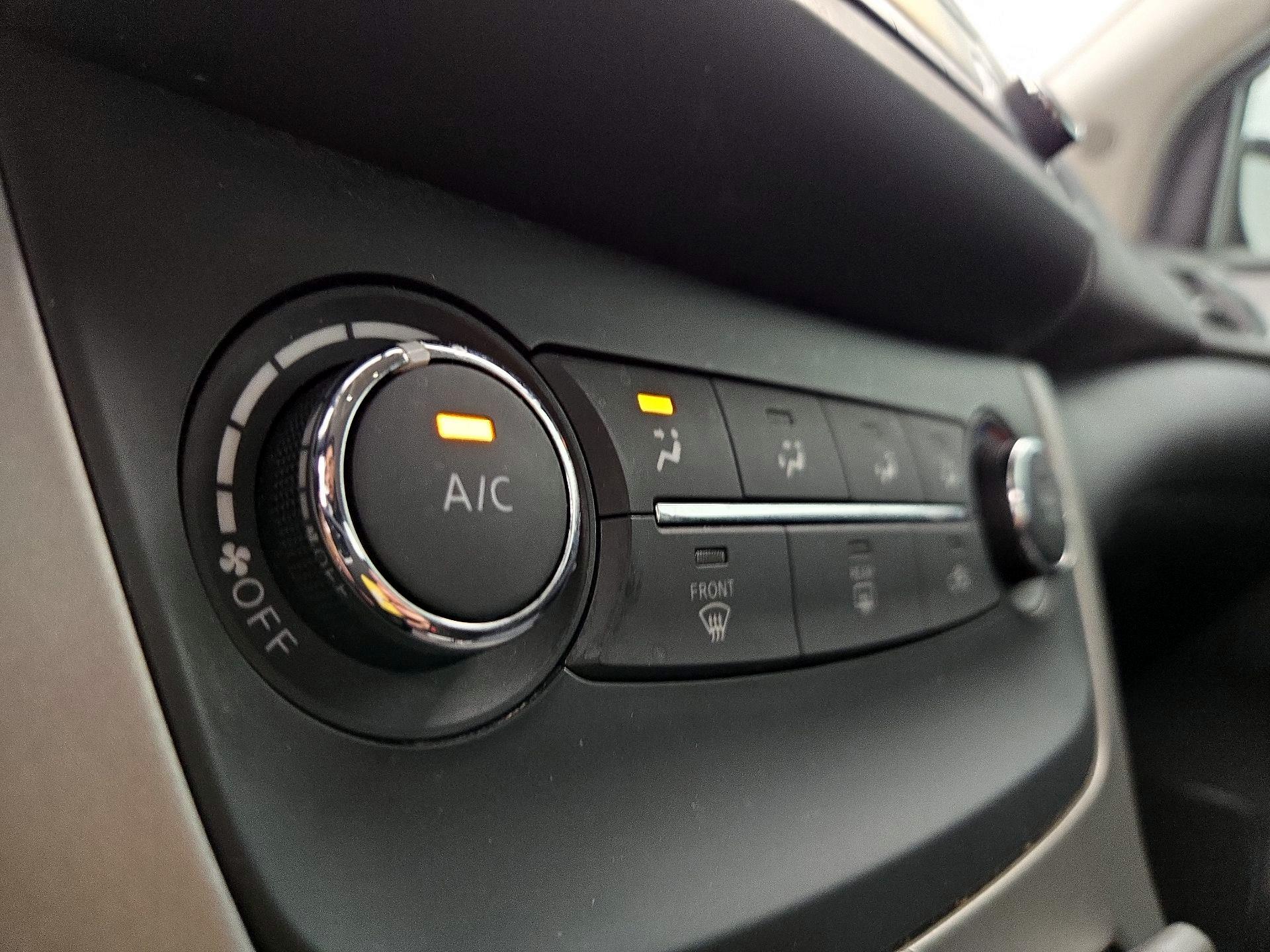 Thumbnail: 2015 Nissan Sentra - 16