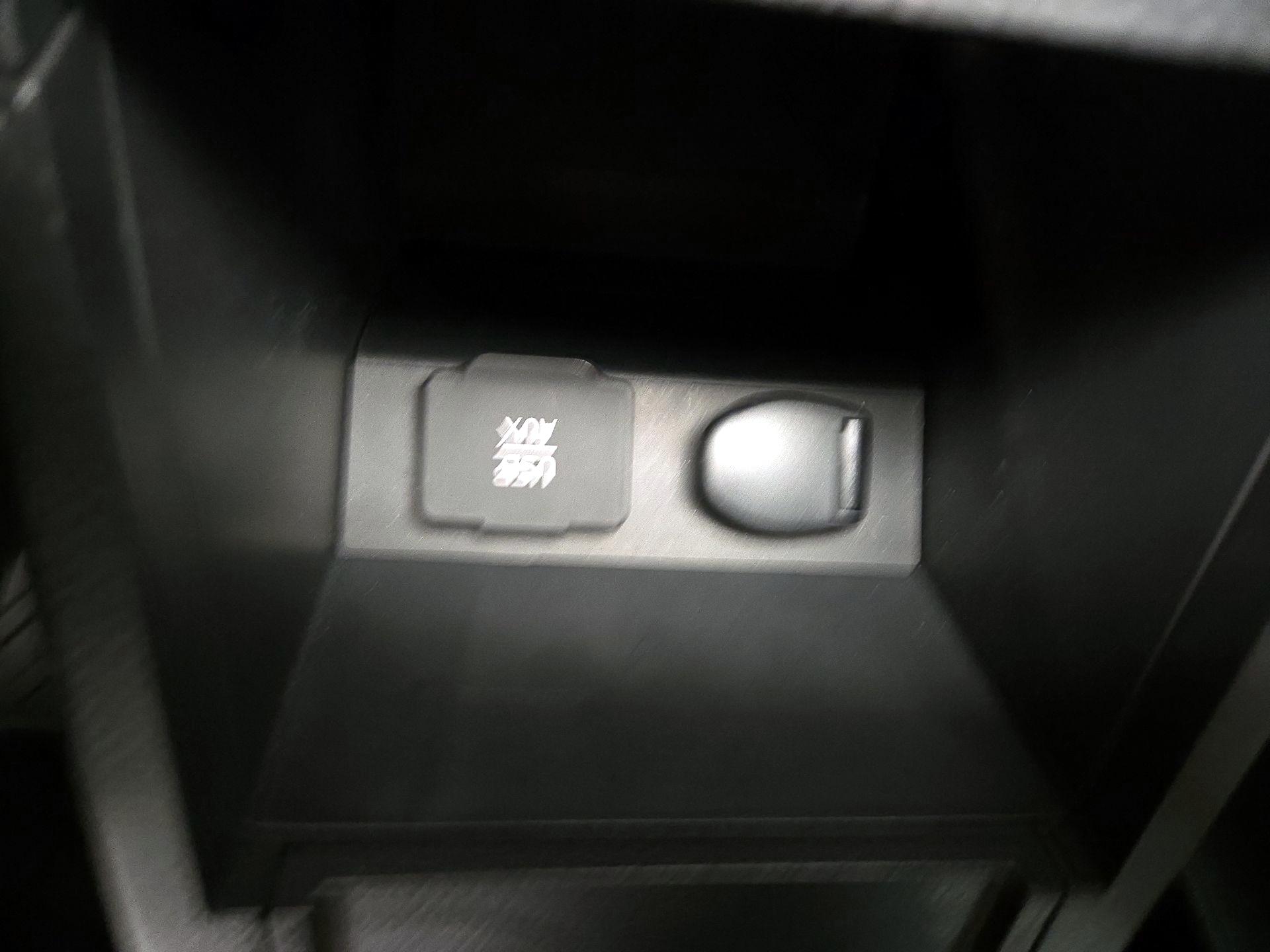 Thumbnail: 2015 Nissan Sentra - 18