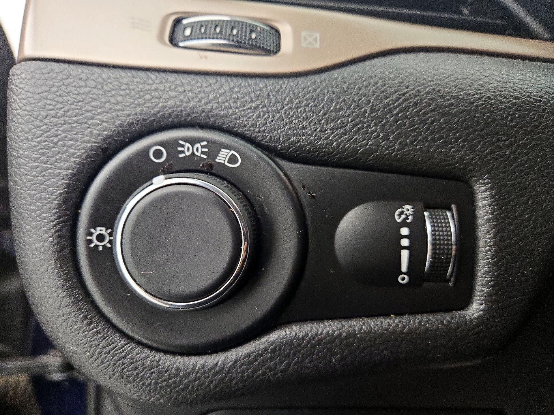 Thumbnail: 2015 Jeep Cherokee - 13
