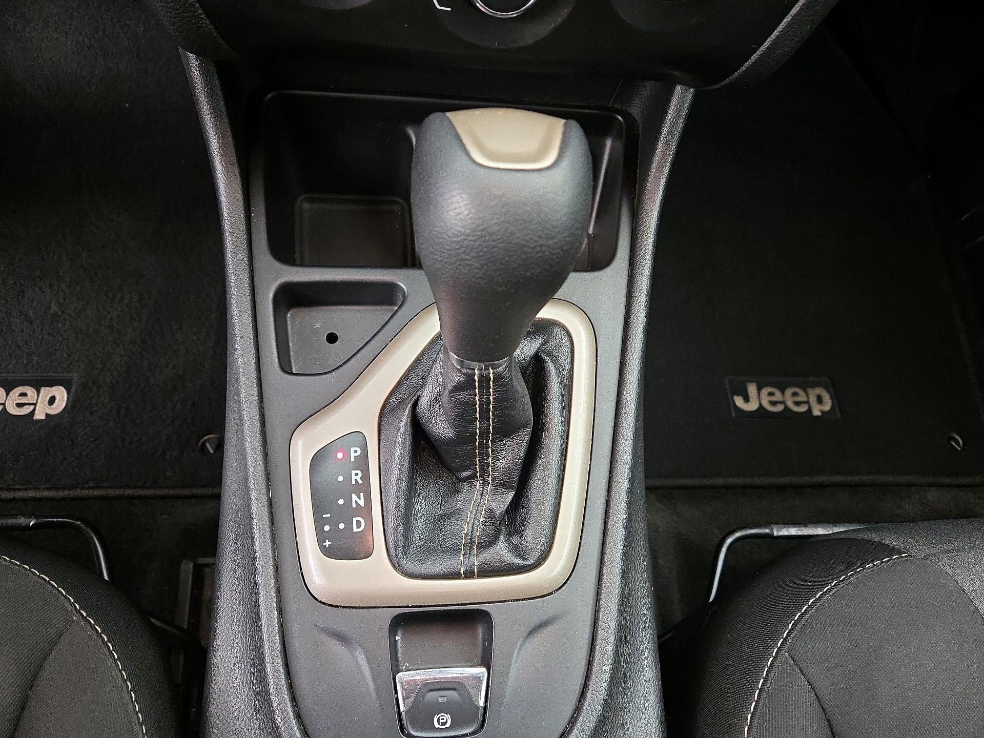 Thumbnail: 2015 Jeep Cherokee - 17