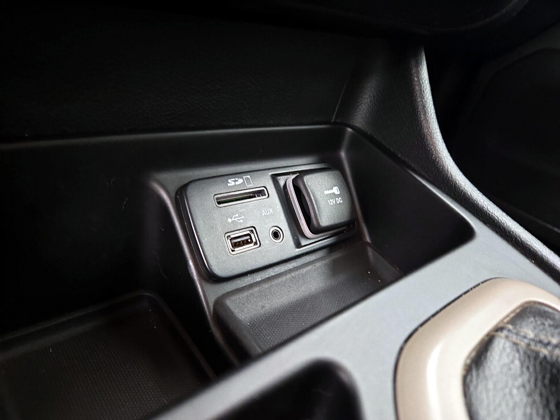 Thumbnail: 2015 Jeep Cherokee - 18