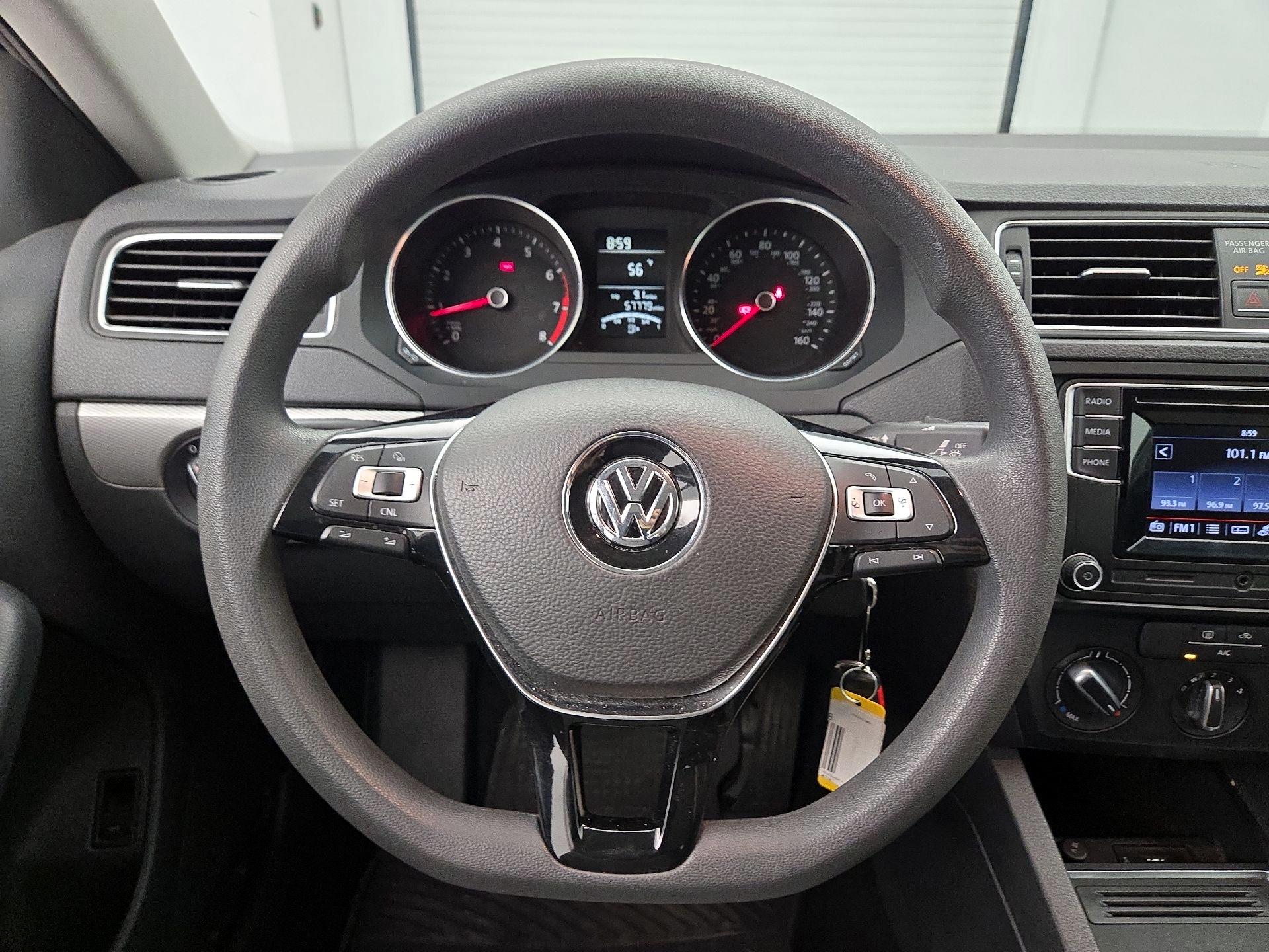 Thumbnail: 2017 Volkswagen Jetta - 10