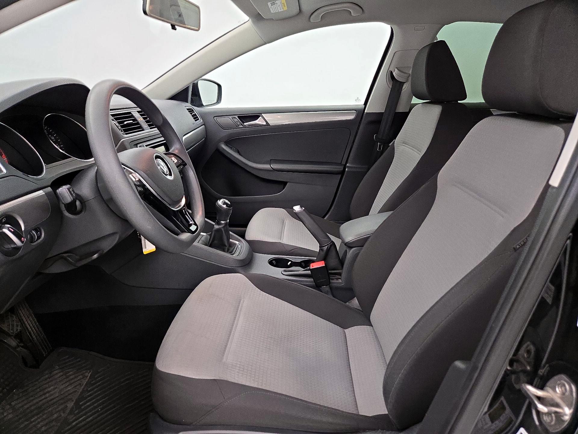 Thumbnail: 2017 Volkswagen Jetta - 11