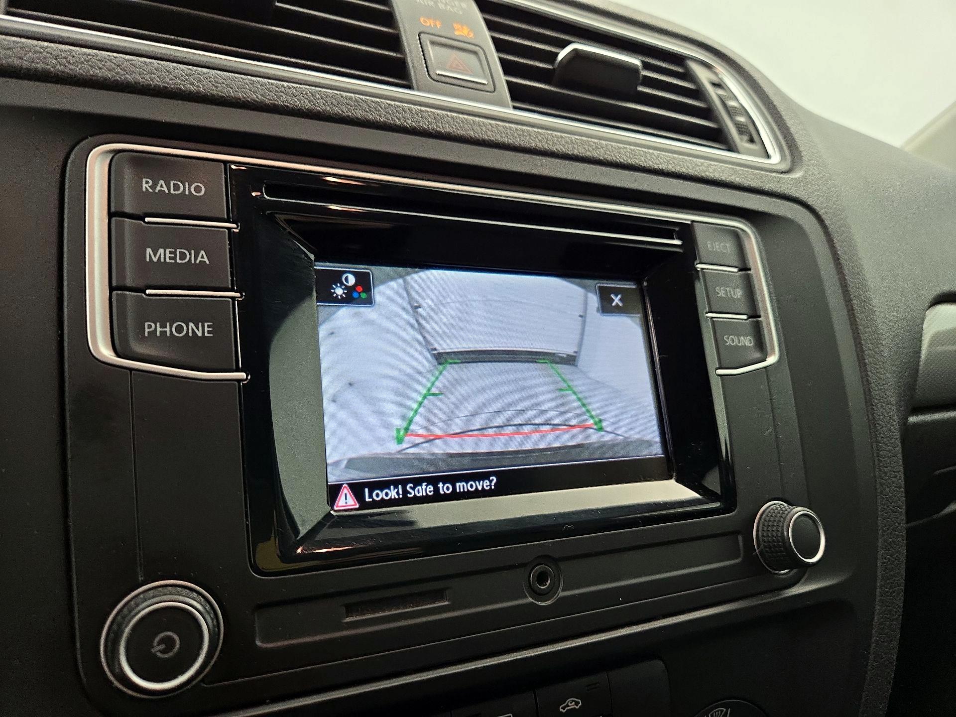 Thumbnail: 2017 Volkswagen Jetta - 14