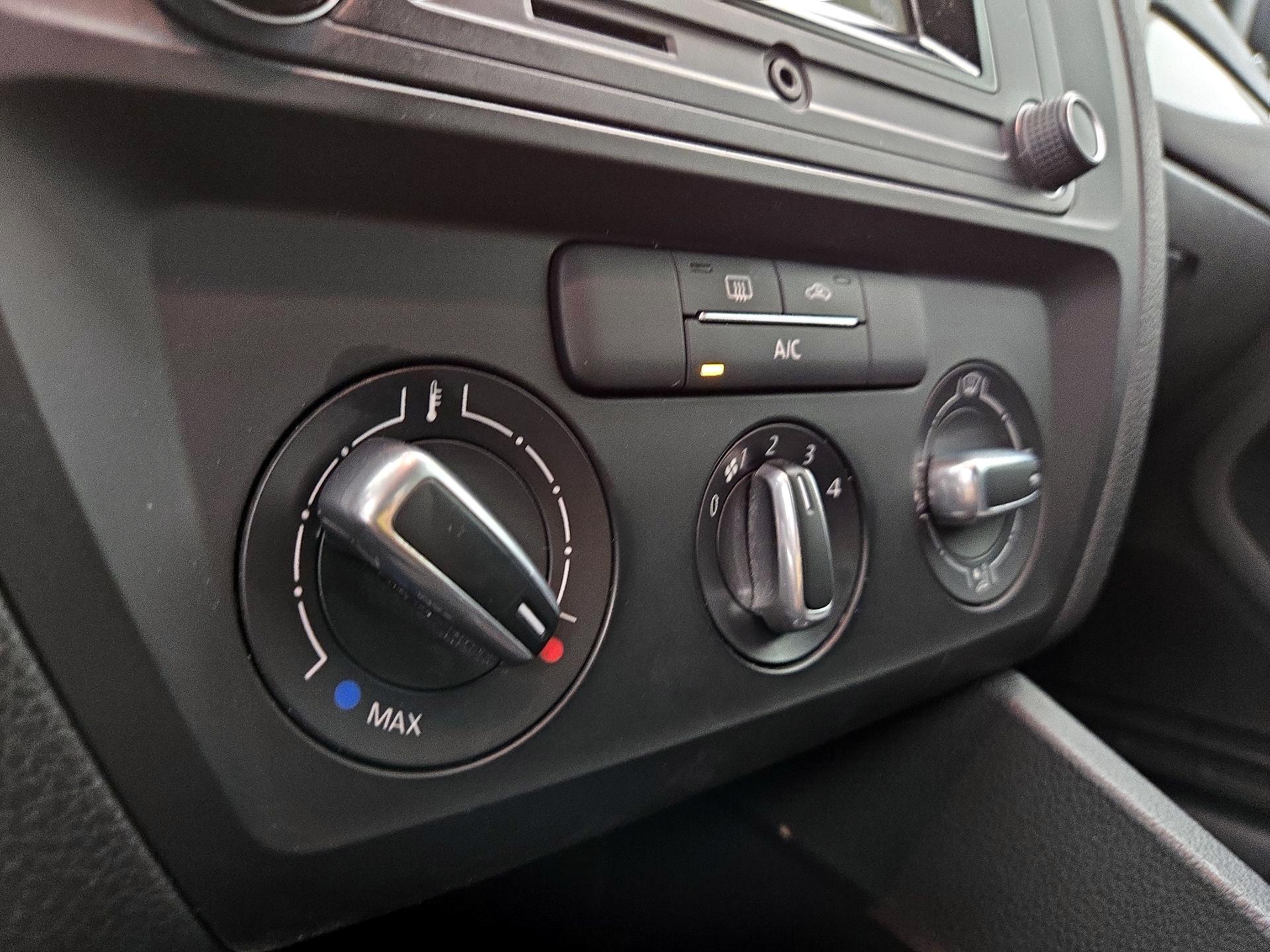 Thumbnail: 2017 Volkswagen Jetta - 16