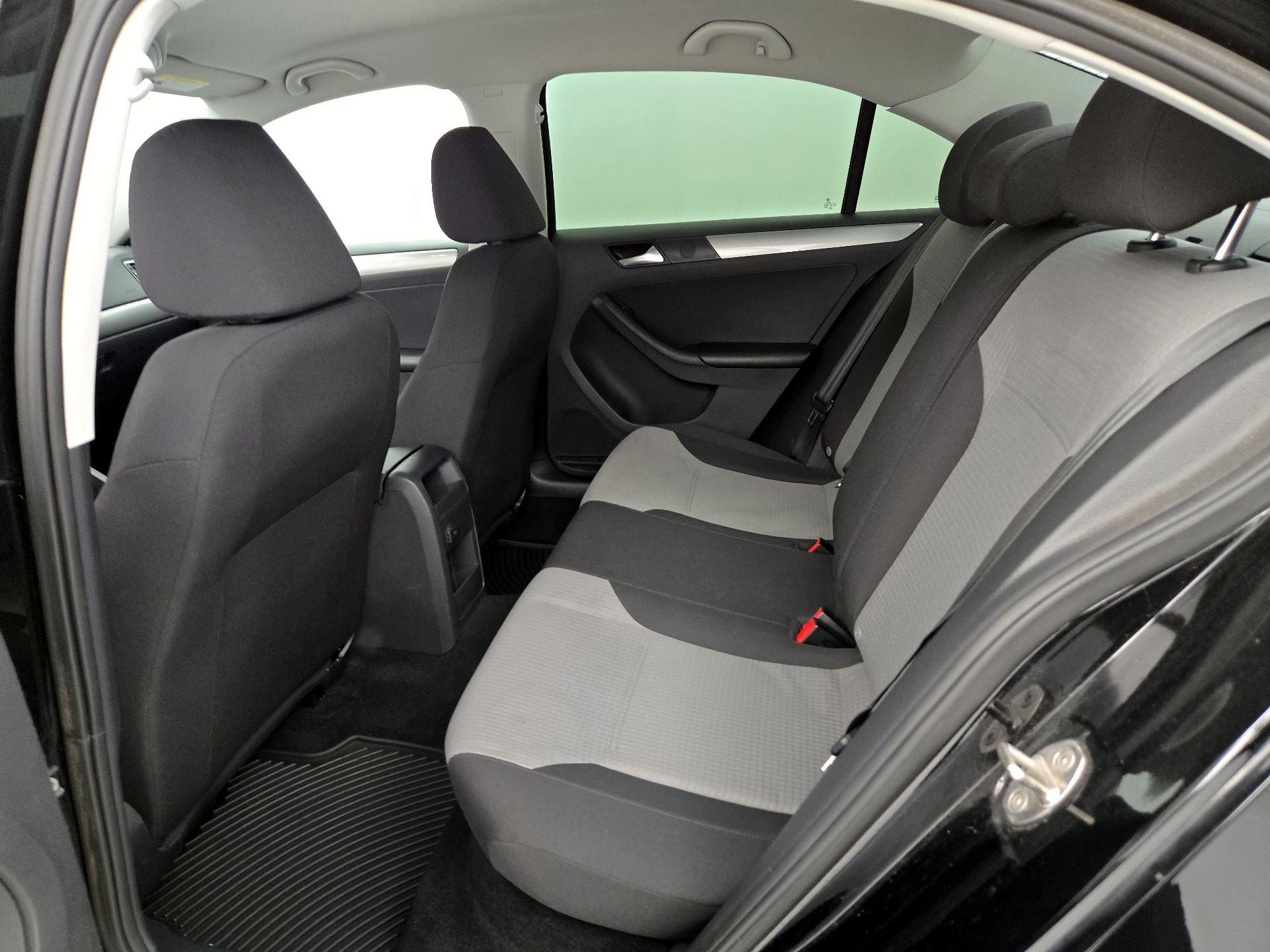 Thumbnail: 2017 Volkswagen Jetta - 19