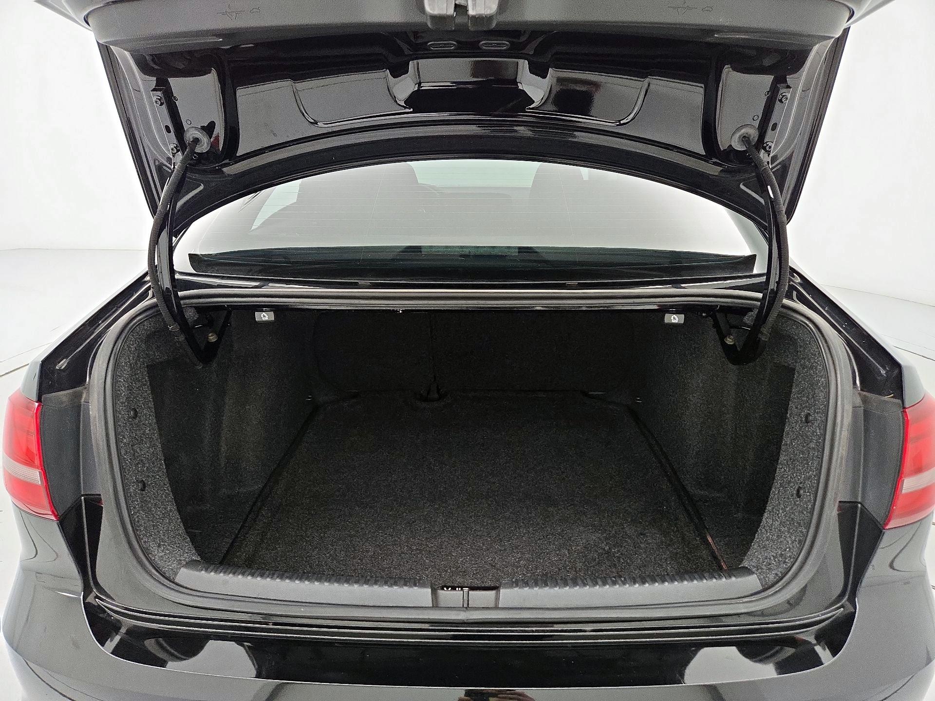 Thumbnail: 2017 Volkswagen Jetta - 20