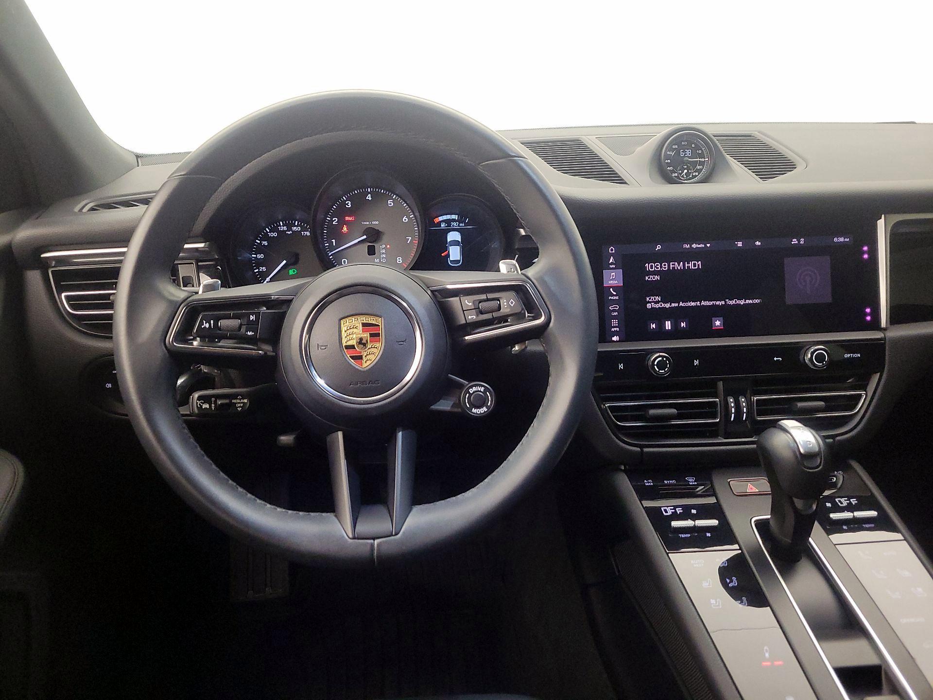 Thumbnail: 2023 Porsche Macan - 10