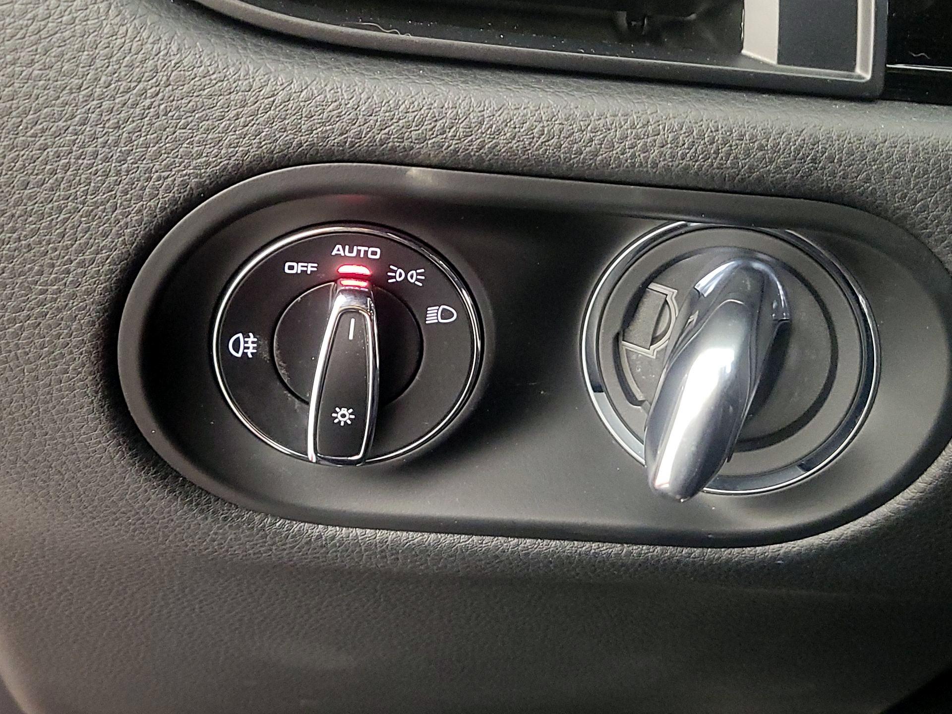 Thumbnail: 2023 Porsche Macan - 13