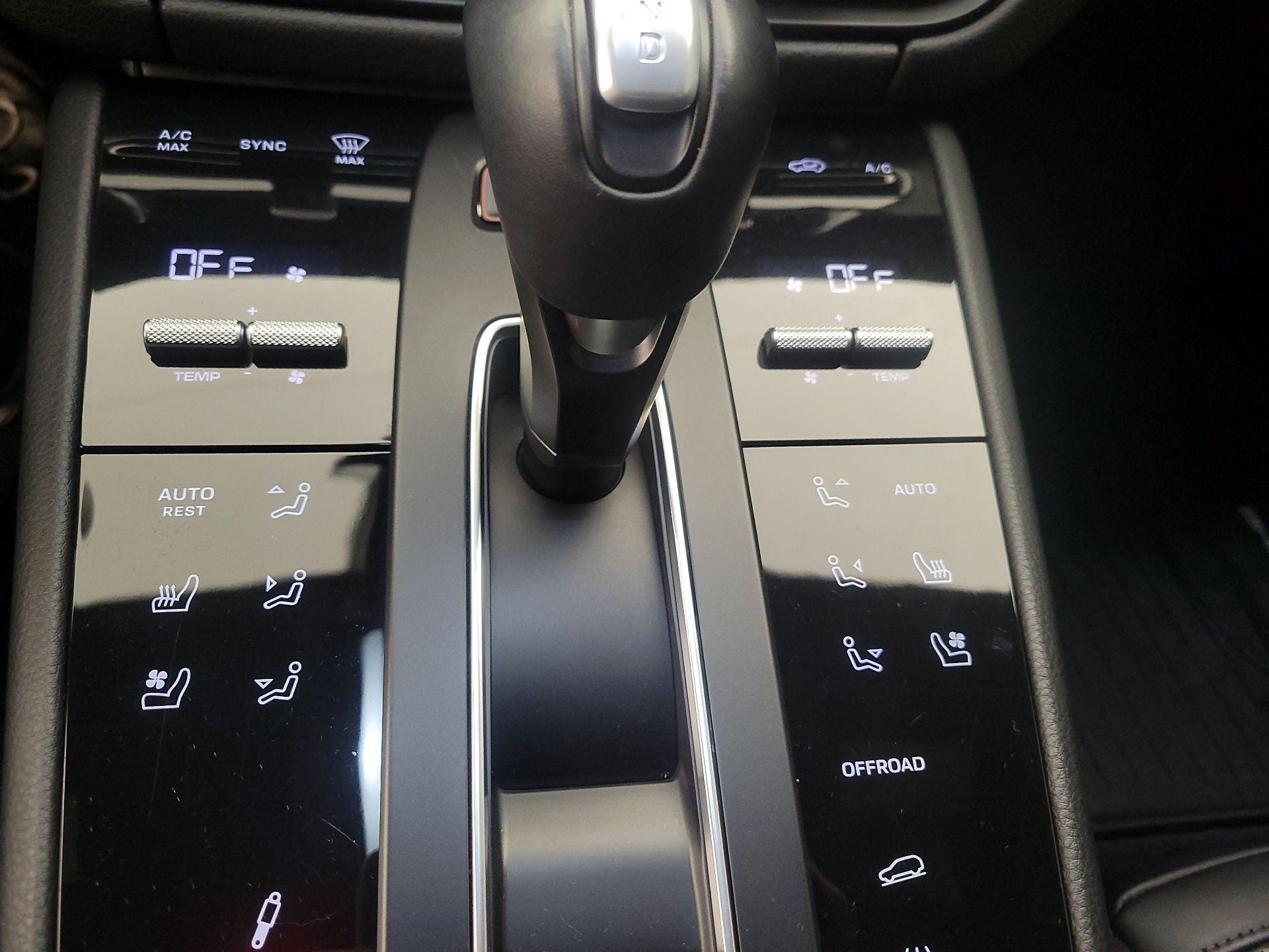 Thumbnail: 2023 Porsche Macan - 16