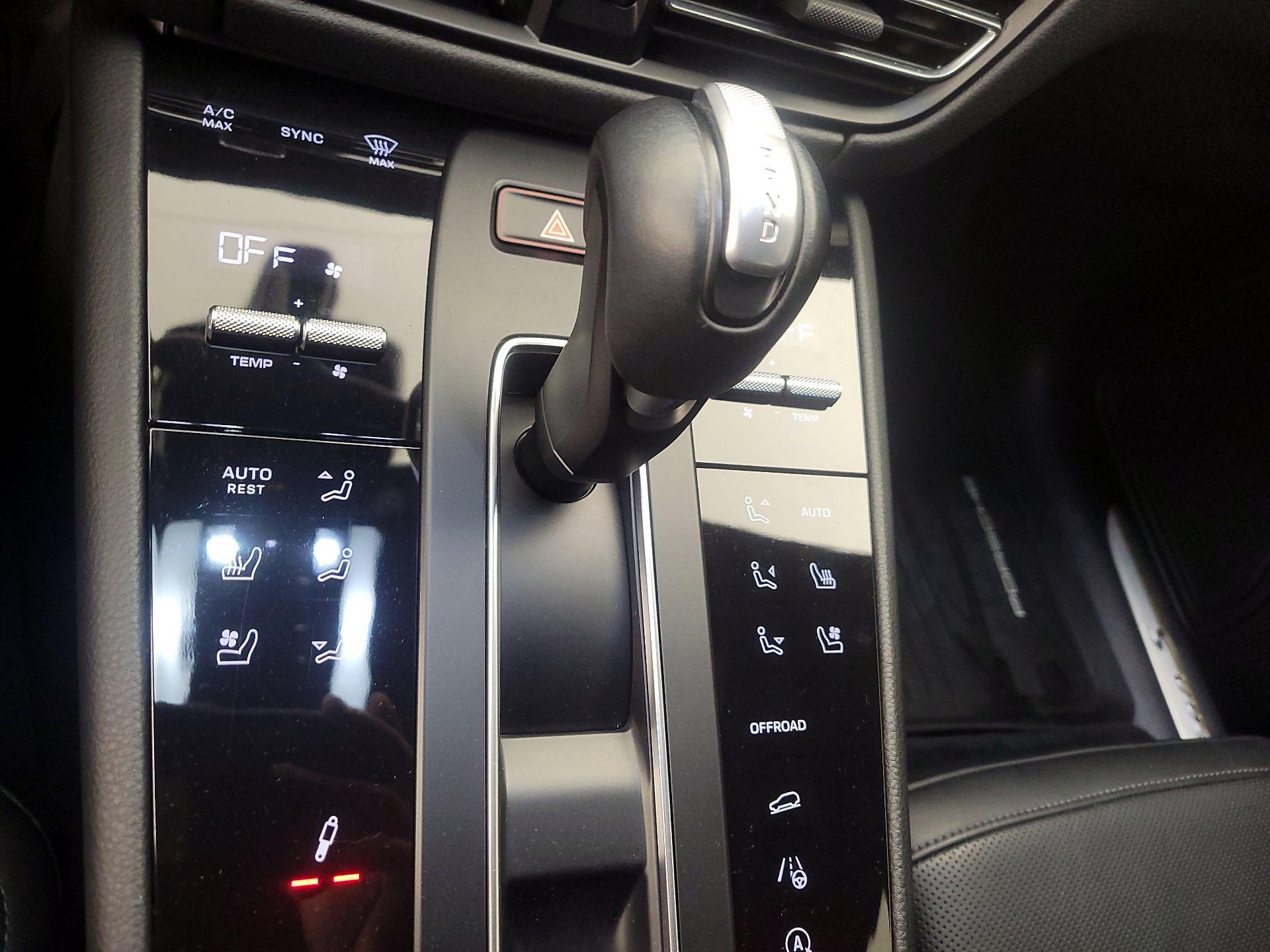 Thumbnail: 2023 Porsche Macan - 17