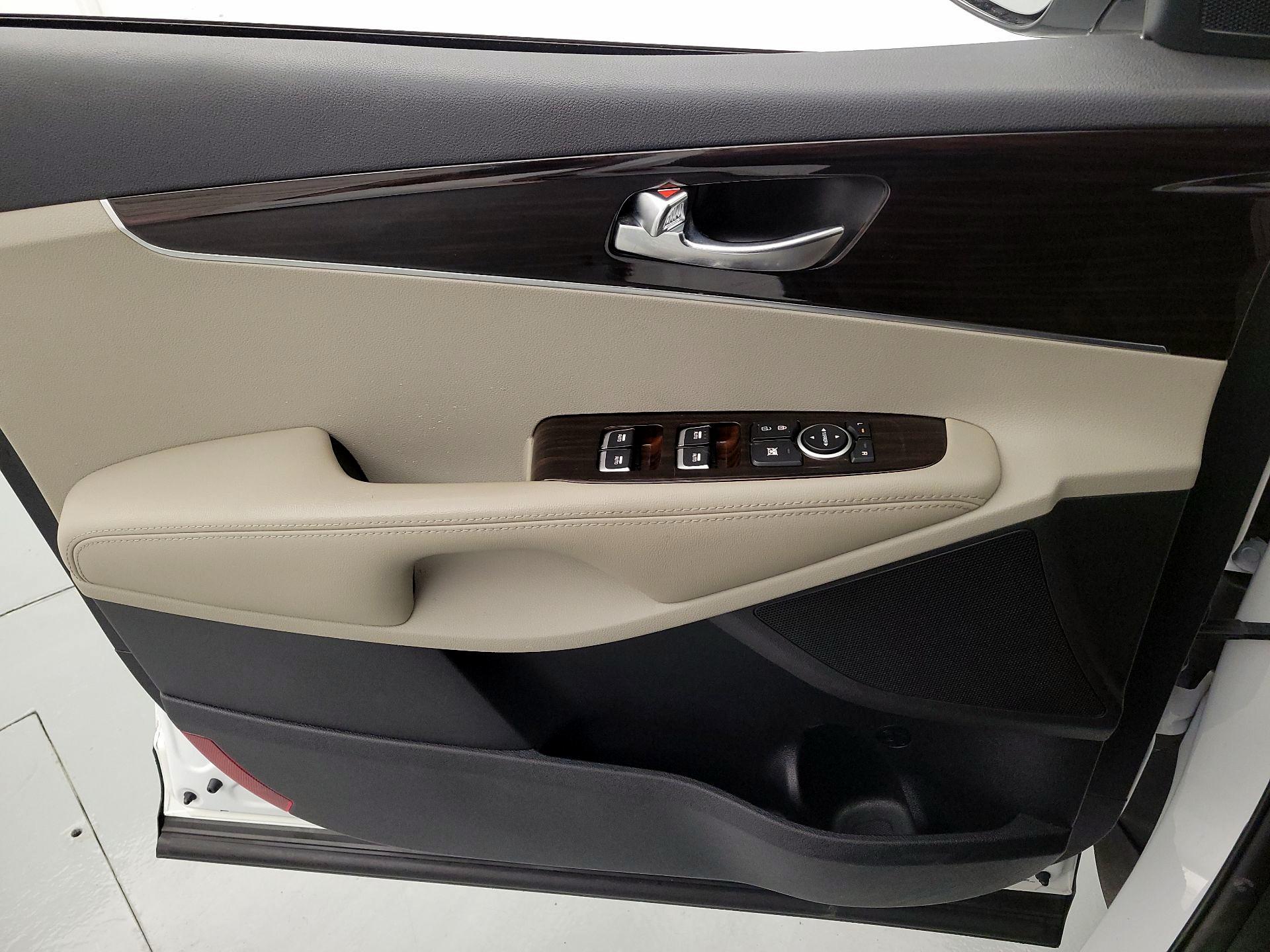 Thumbnail: 2020 Kia Sorento - 12