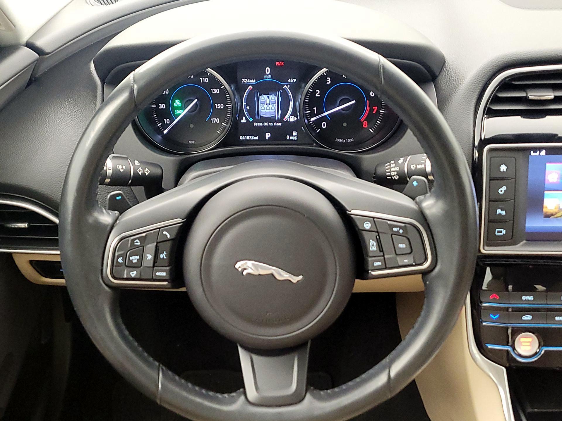 Thumbnail: 2017 Jaguar XE - 10