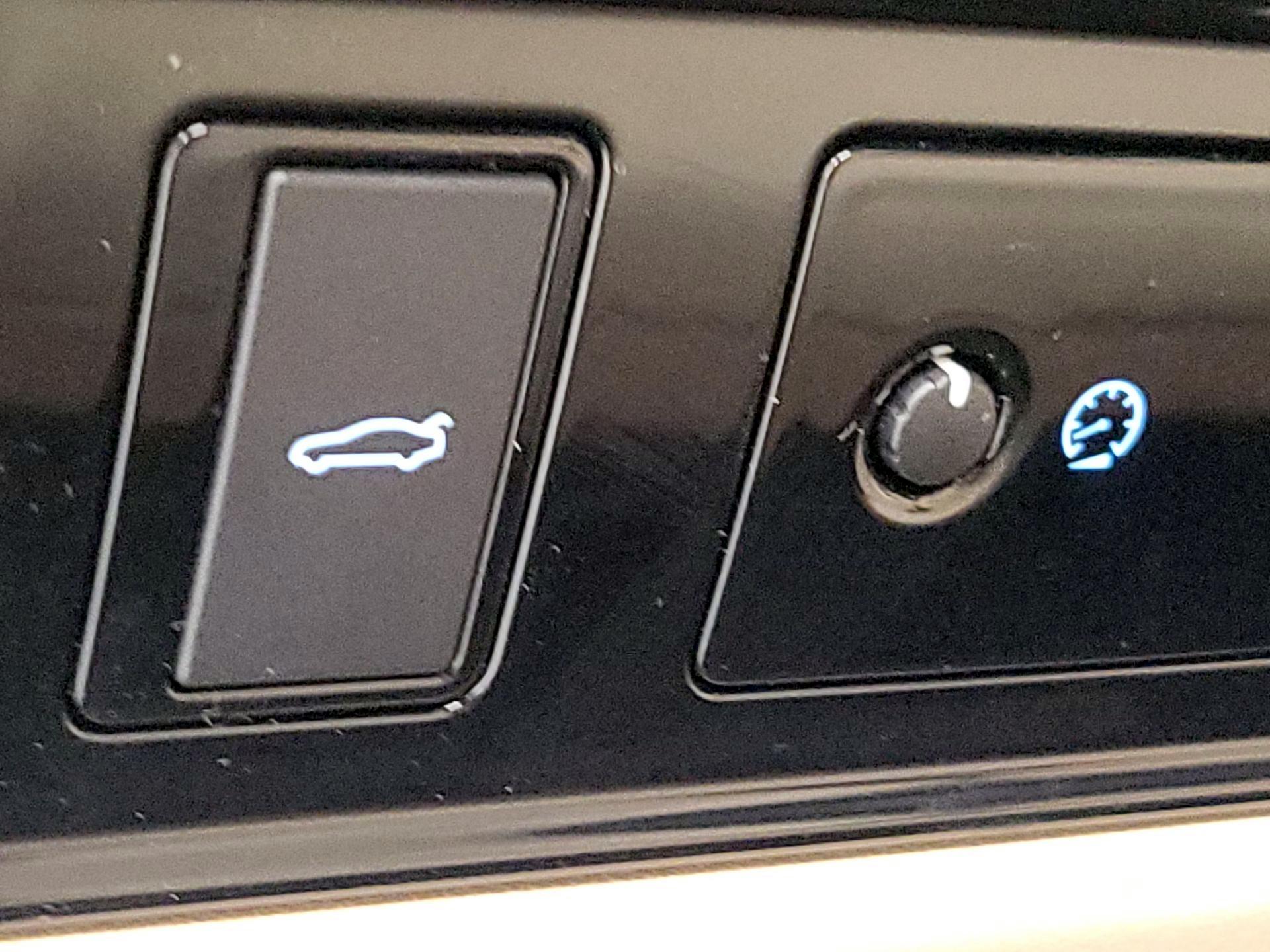 Thumbnail: 2017 Jaguar XE - 13